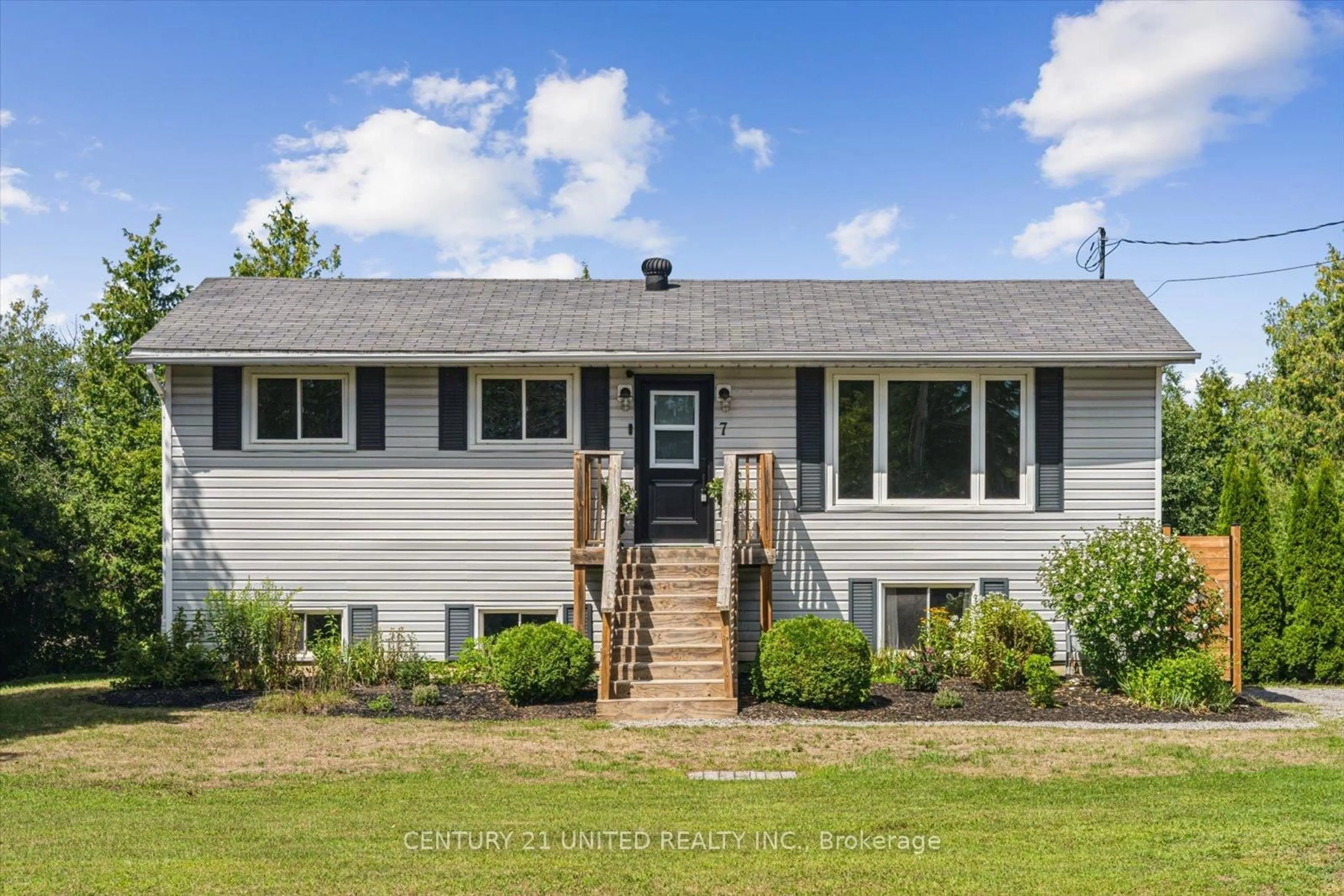 Home with vinyl exterior material, unknown for 7 Kawartha Cres, Kawartha Lakes Ontario K0L 2W0