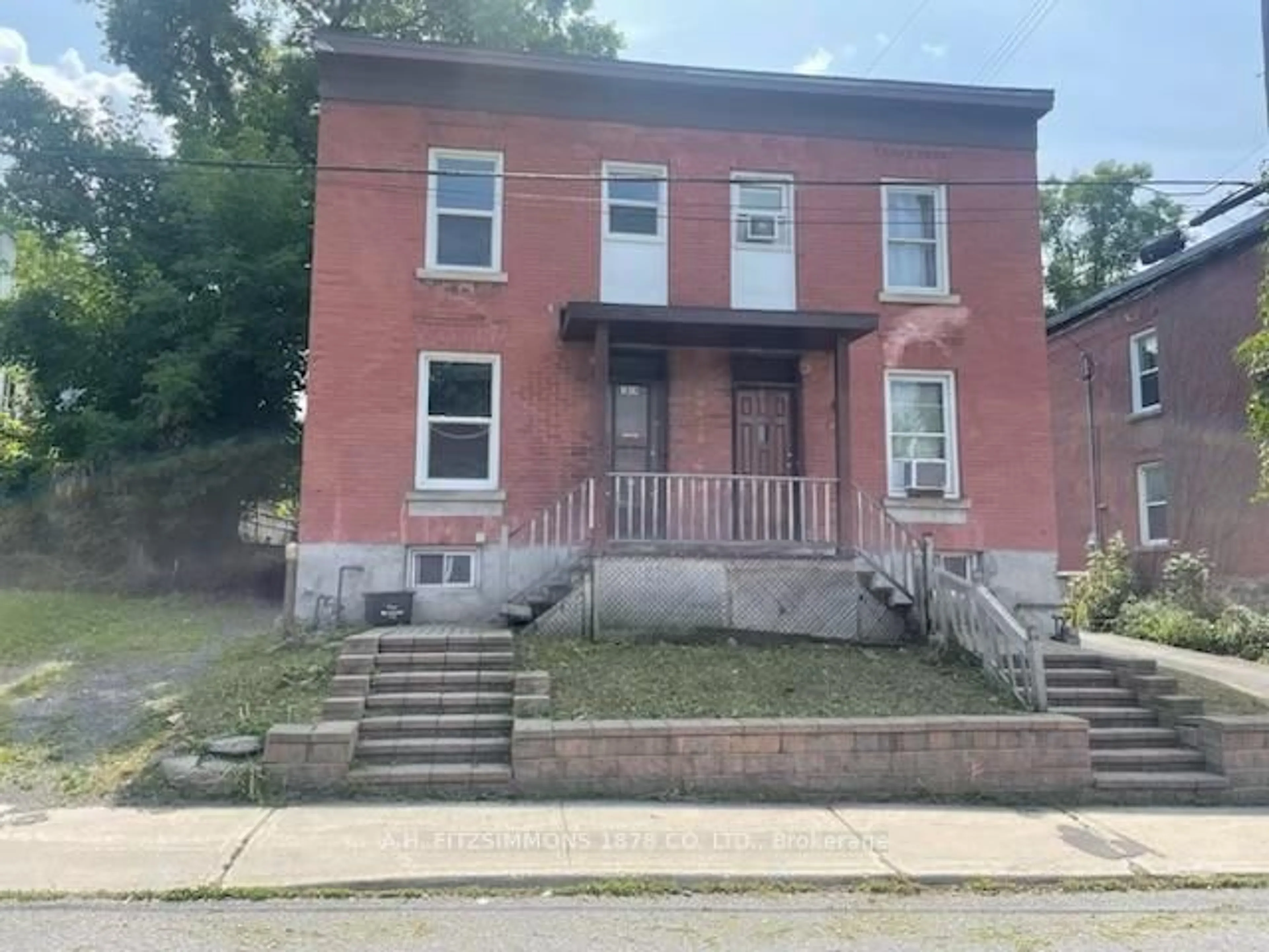 Home with brick exterior material, building for 1014-1016 Gladstone Ave, Ottawa Ontario K1Y 3G2