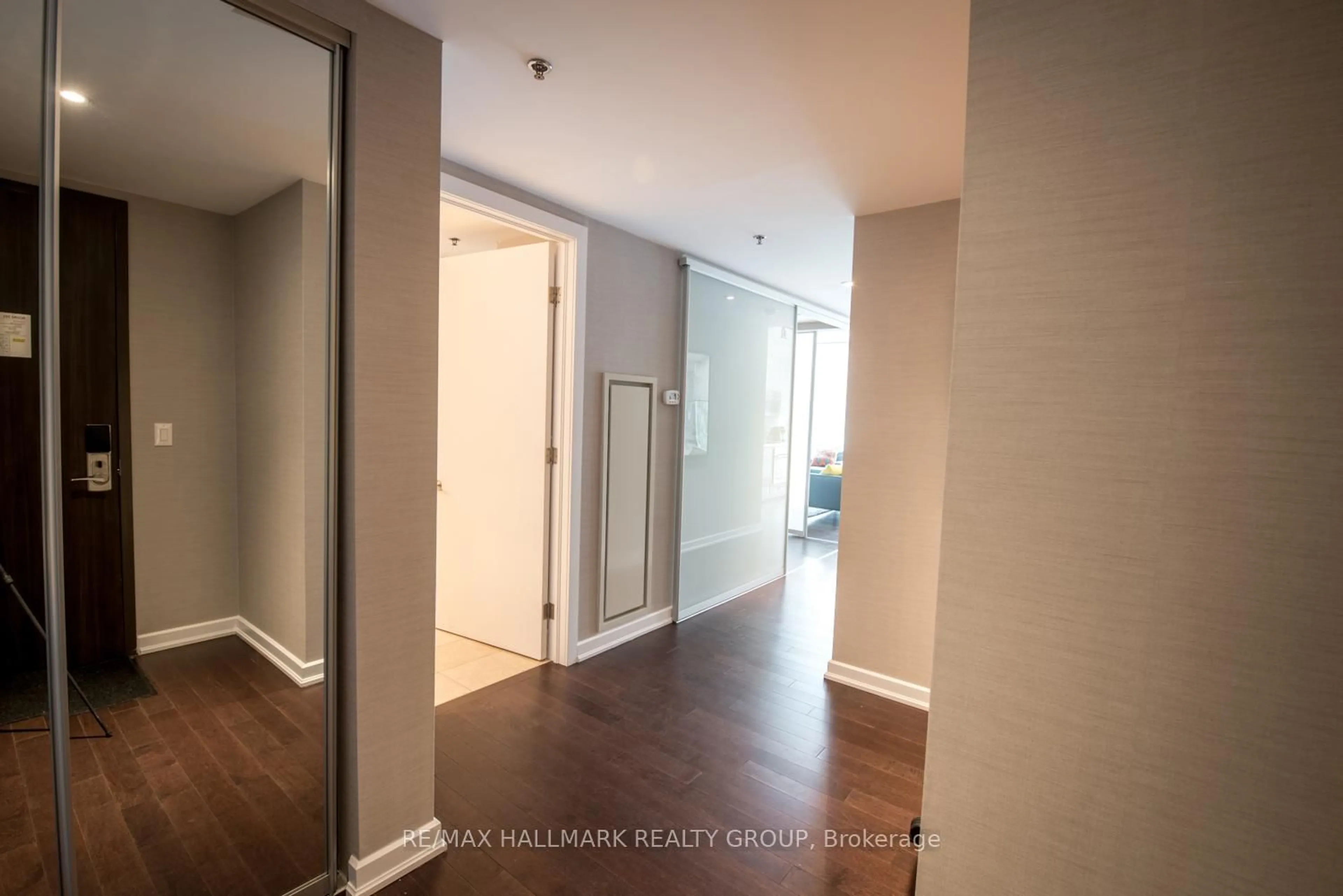 Unknown for 300 Lisgar St #201, Ottawa Ontario K2P 0E2