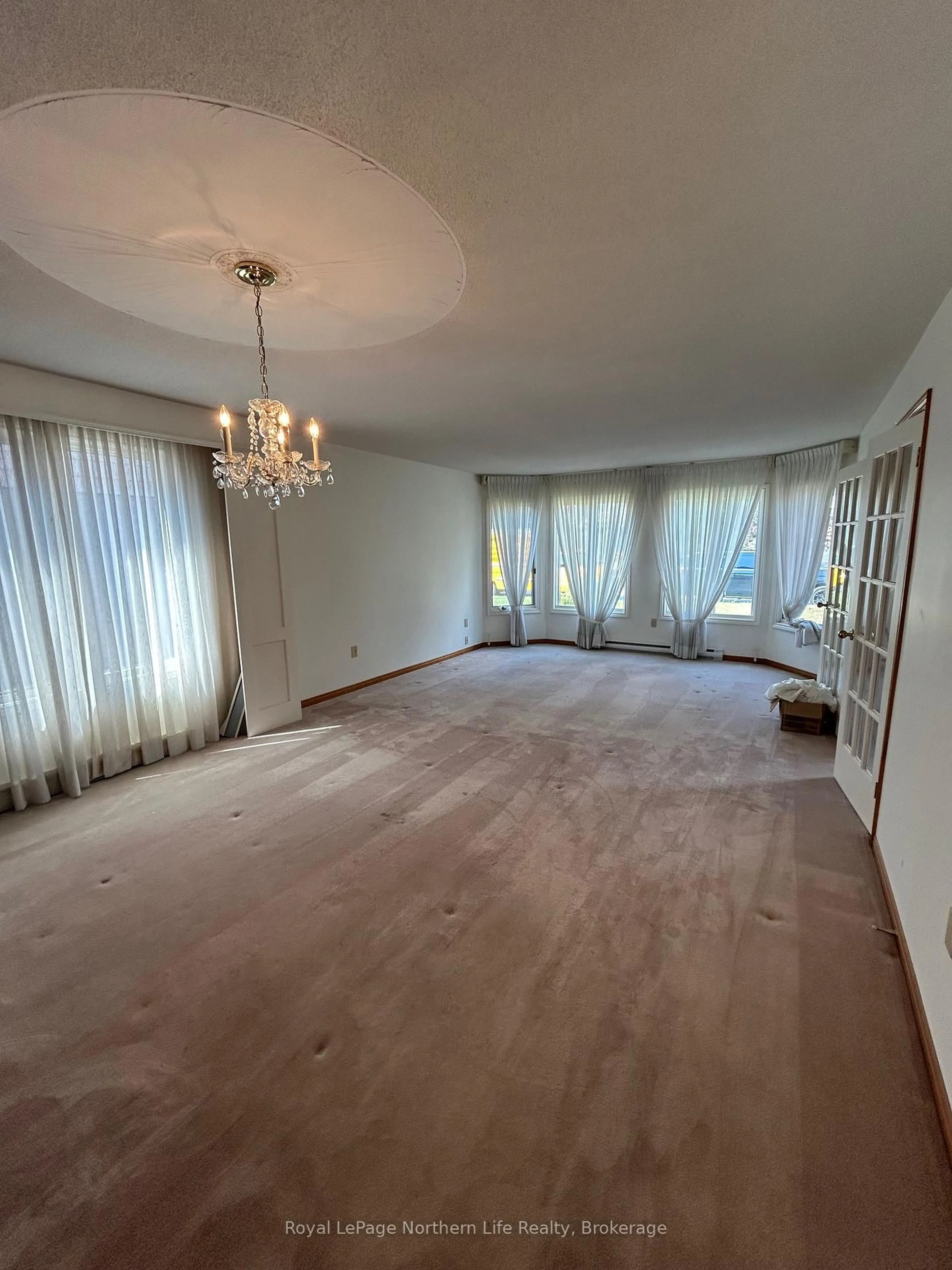 A pic of a room for 27 Killare St, North Bay Ontario P1A 4J2