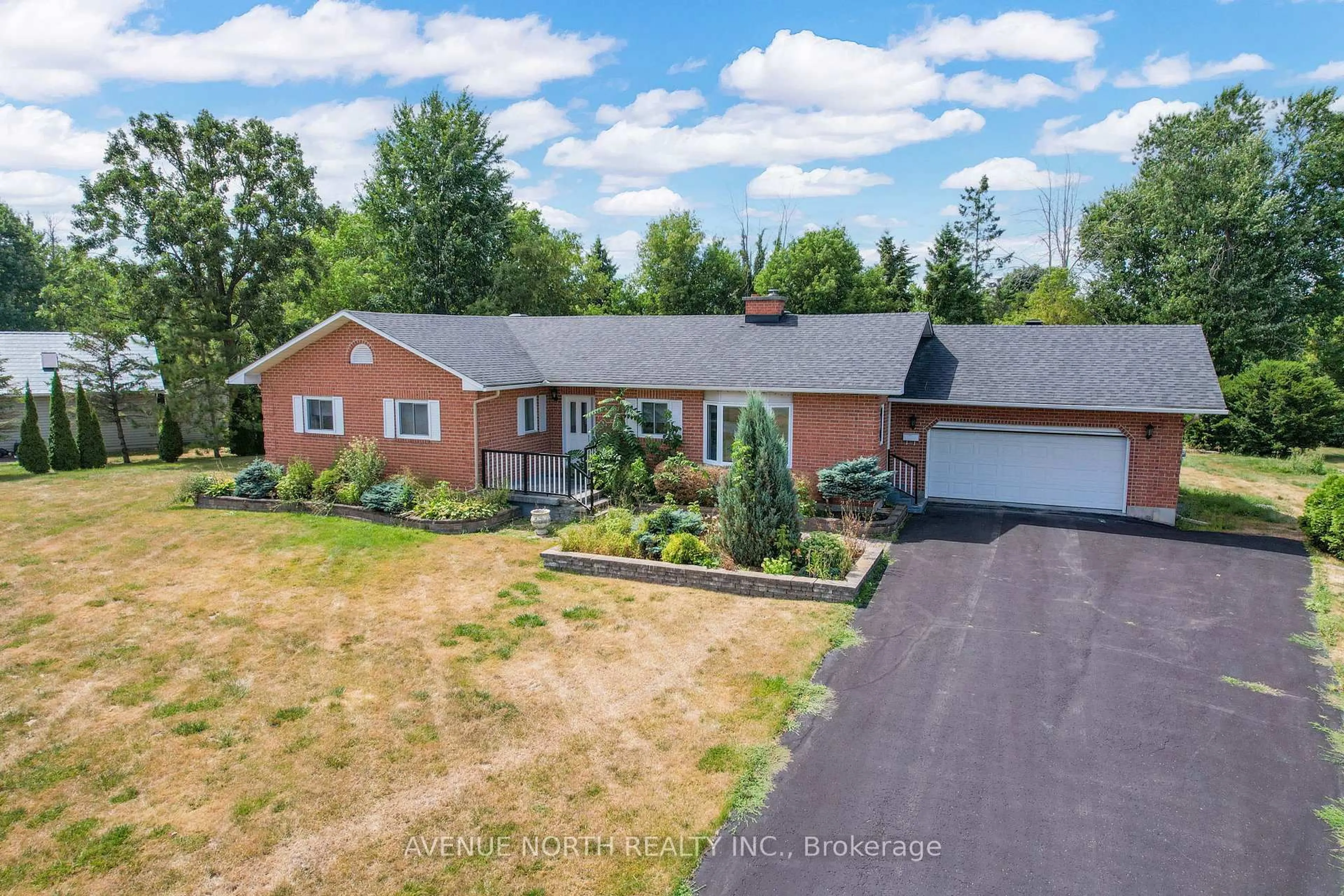 A pic from outside/outdoor area/front of a property/back of a property/a pic from drone, street for 5514 Poplar Ave, South Stormont Ontario K0C 1P0