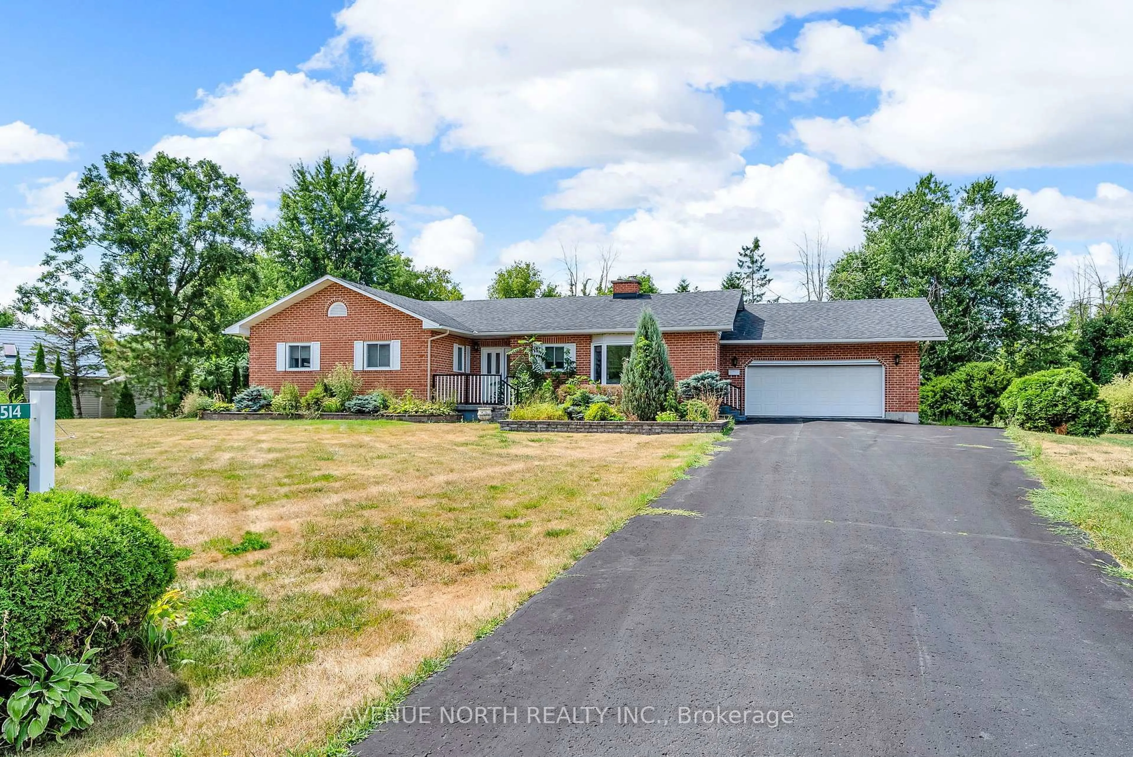 A pic from outside/outdoor area/front of a property/back of a property/a pic from drone, street for 5514 Poplar Ave, South Stormont Ontario K0C 1P0