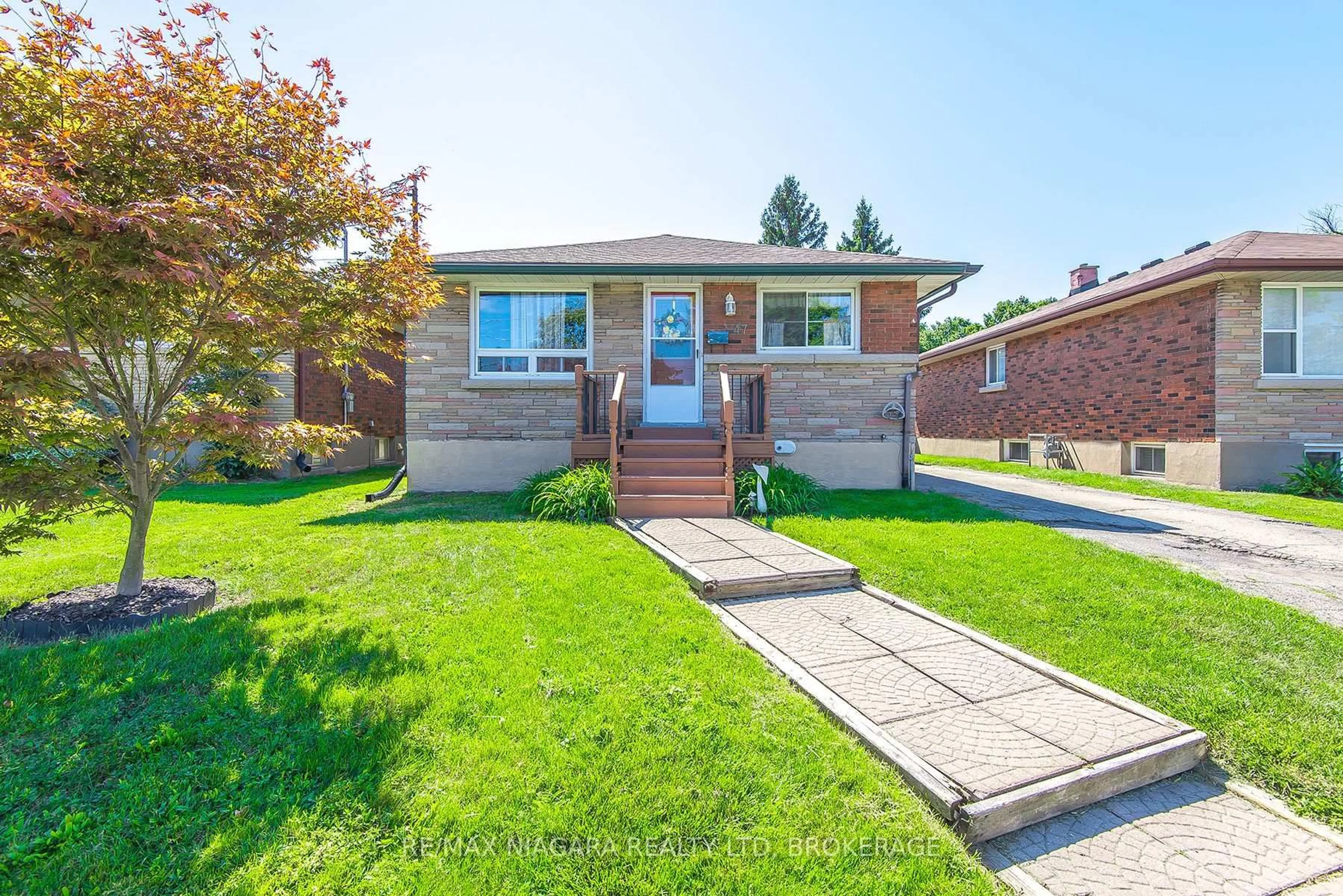 Home with brick exterior material, street for 47 Lincoln St, Welland Ontario L3C 5H9