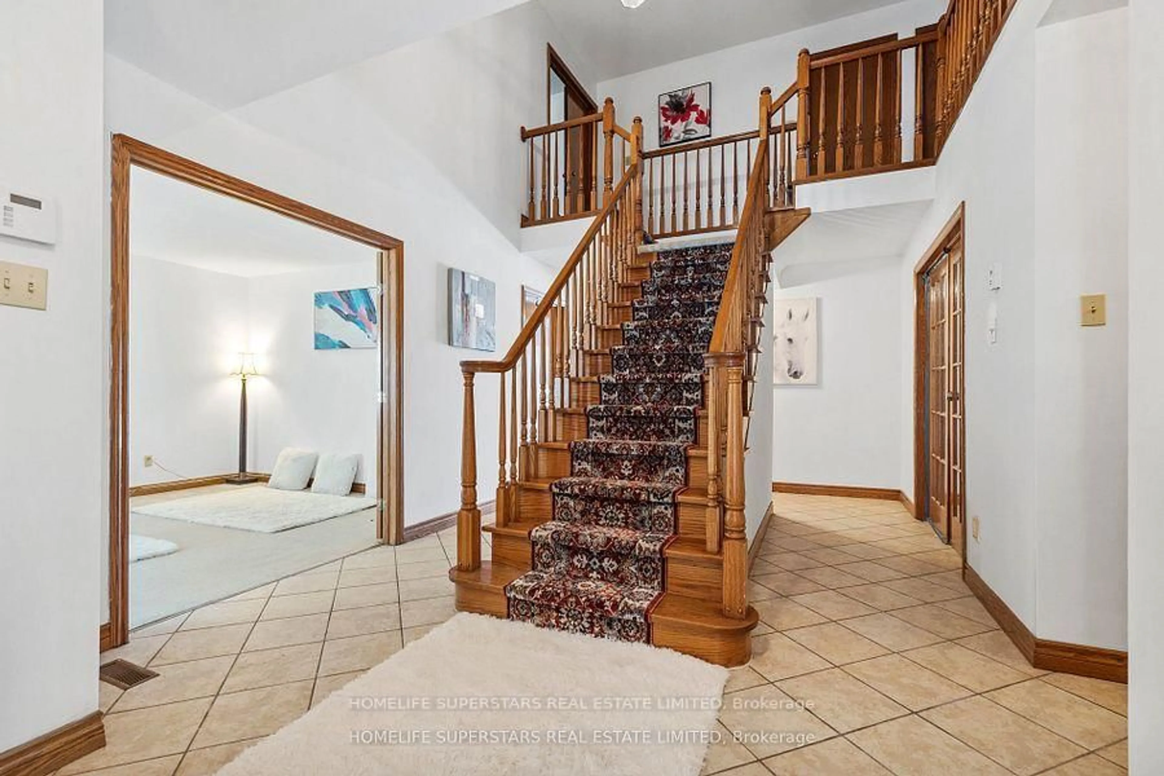 Indoor foyer for 1565 Hastings Dr, London North Ontario N5X 3C5