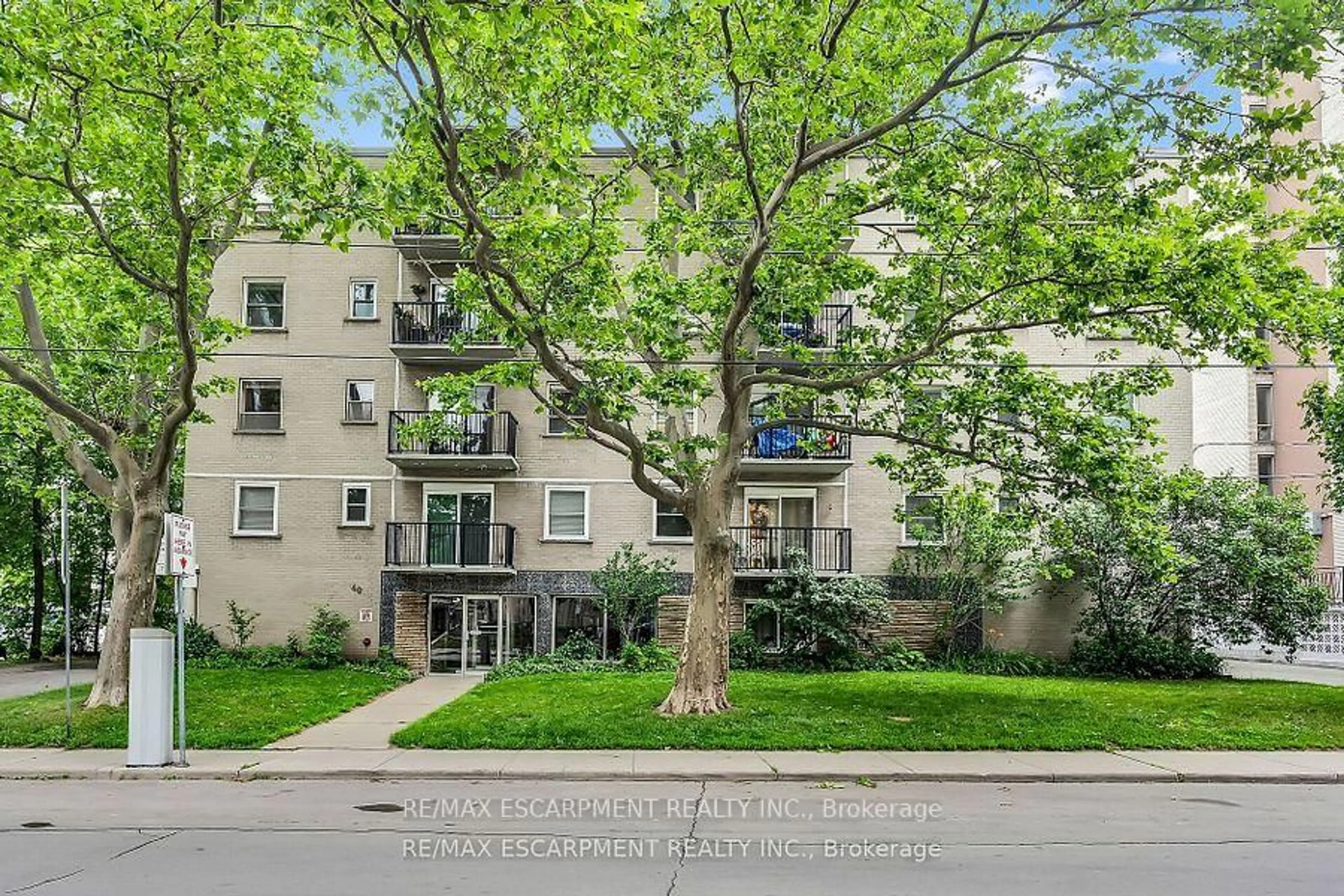 Unknown for 40 Robinson St #208, Hamilton Ontario L8P 1Y9