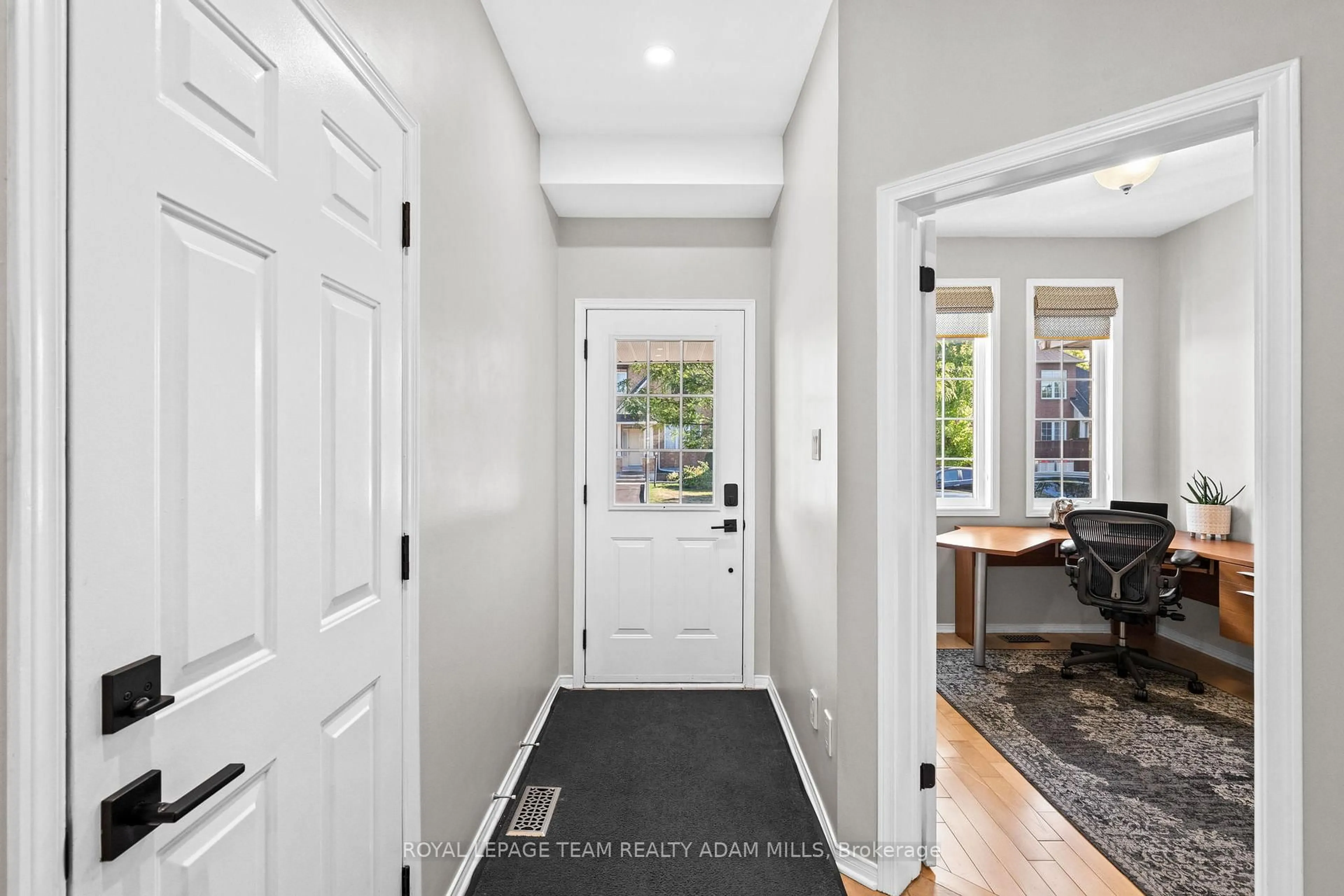 Indoor entryway for 90 Hathaway Dr, Ottawa Ontario K2G 6S6