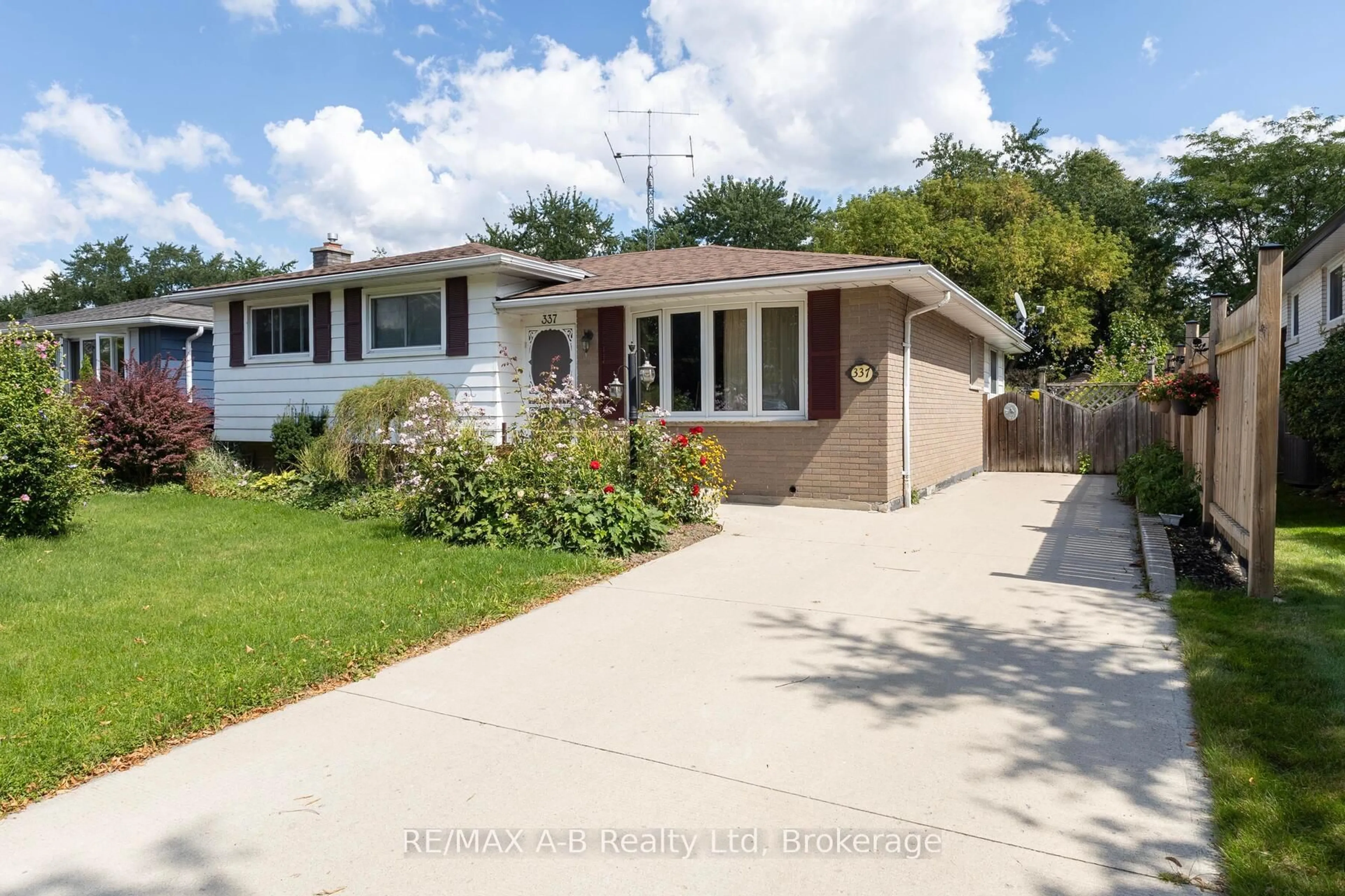 Home with vinyl exterior material, street for 337 Willow St, Stratford Ontario N5A 3B8