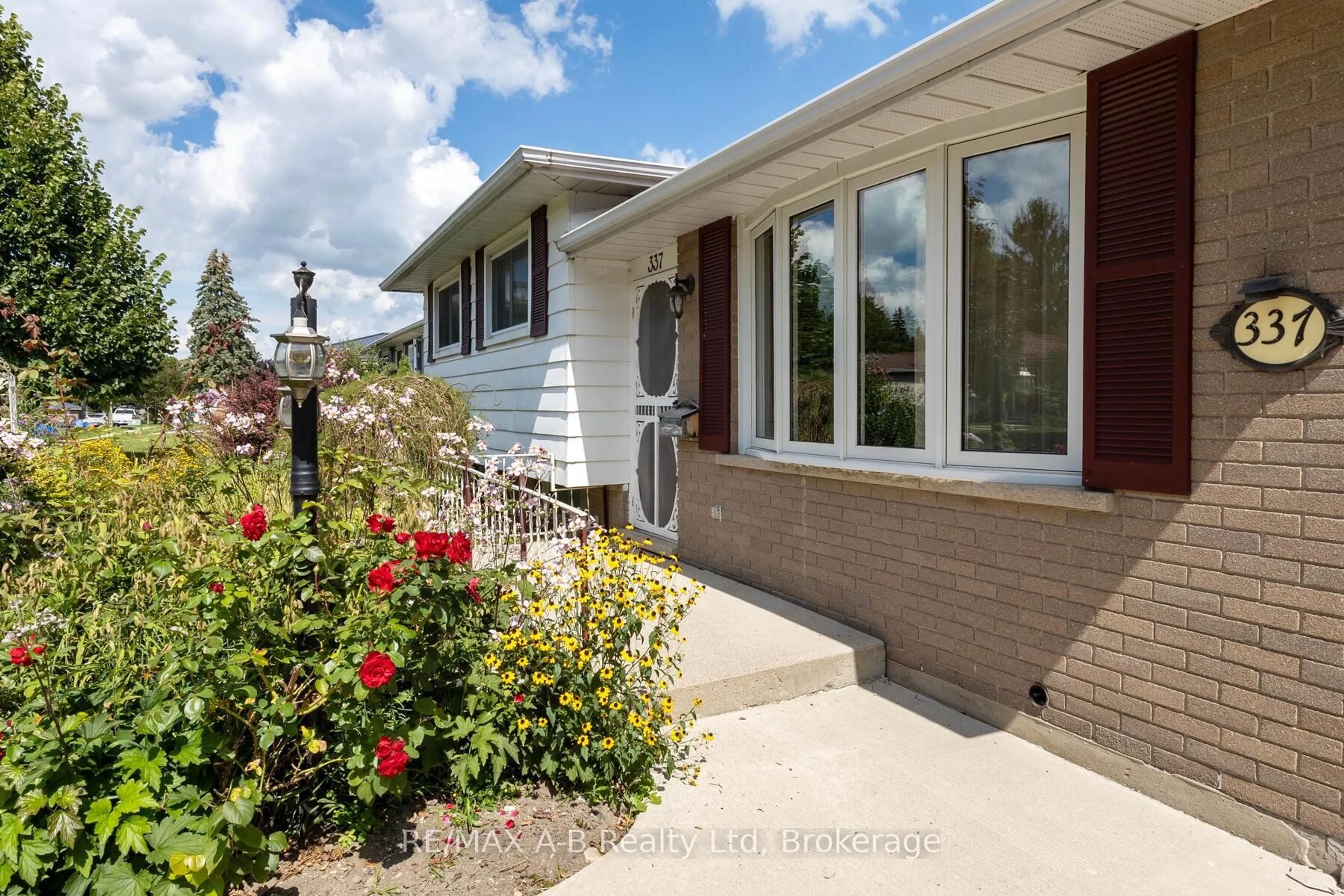 Home with vinyl exterior material, street for 337 Willow St, Stratford Ontario N5A 3B8
