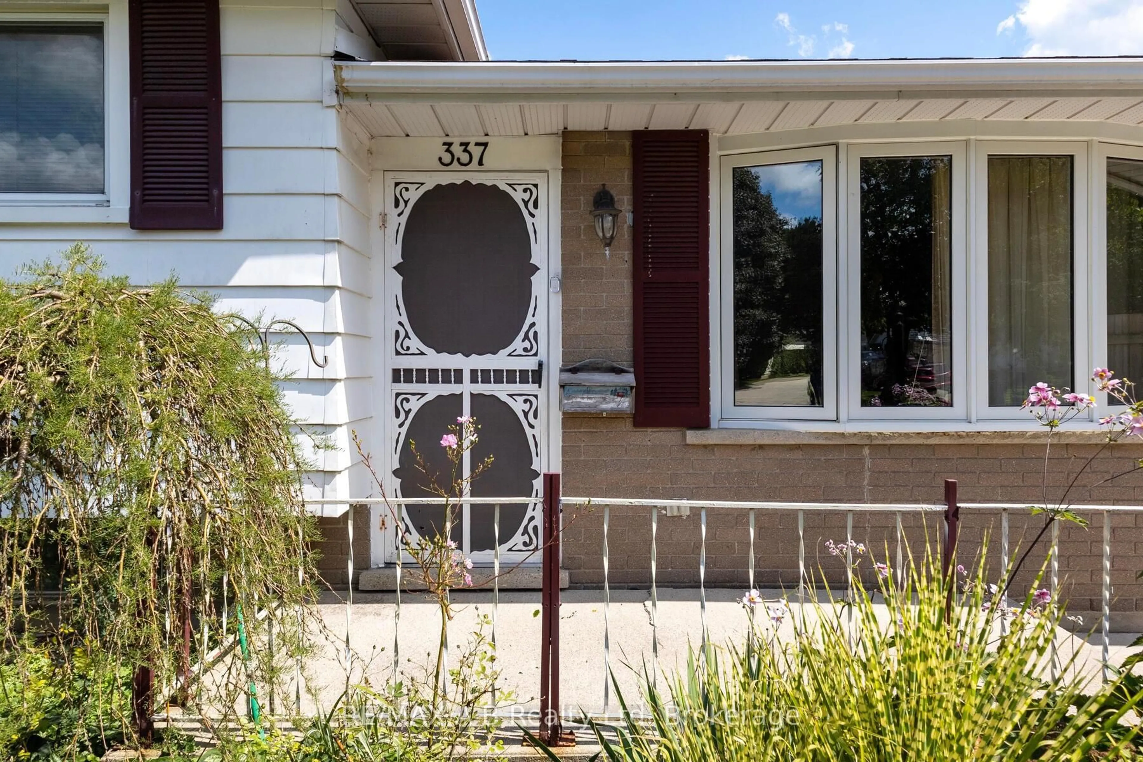 Unknown for 337 Willow St, Stratford Ontario N5A 3B8
