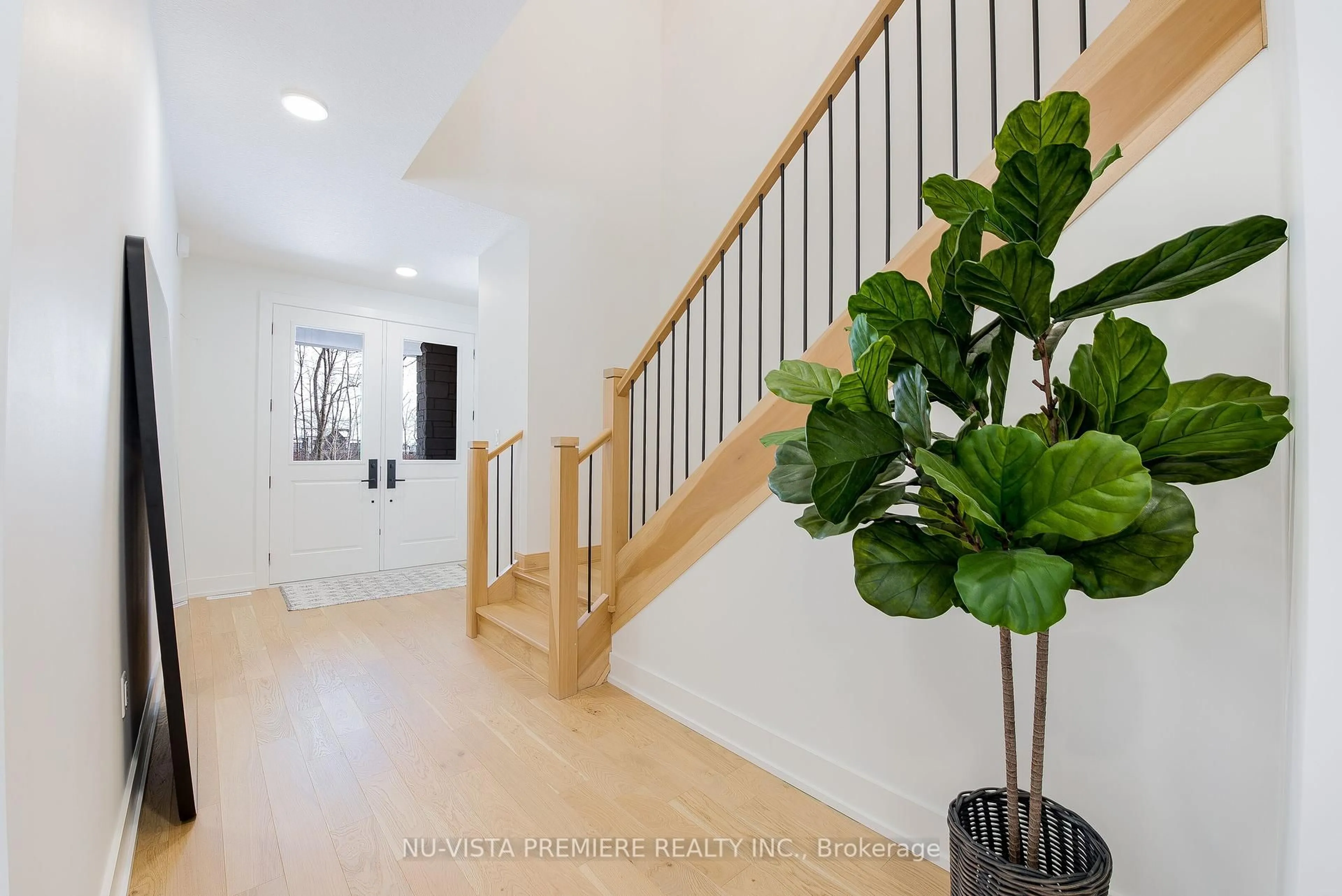 Indoor entryway for 2228 Saddlerock Ave, London North Ontario N6G 3X3