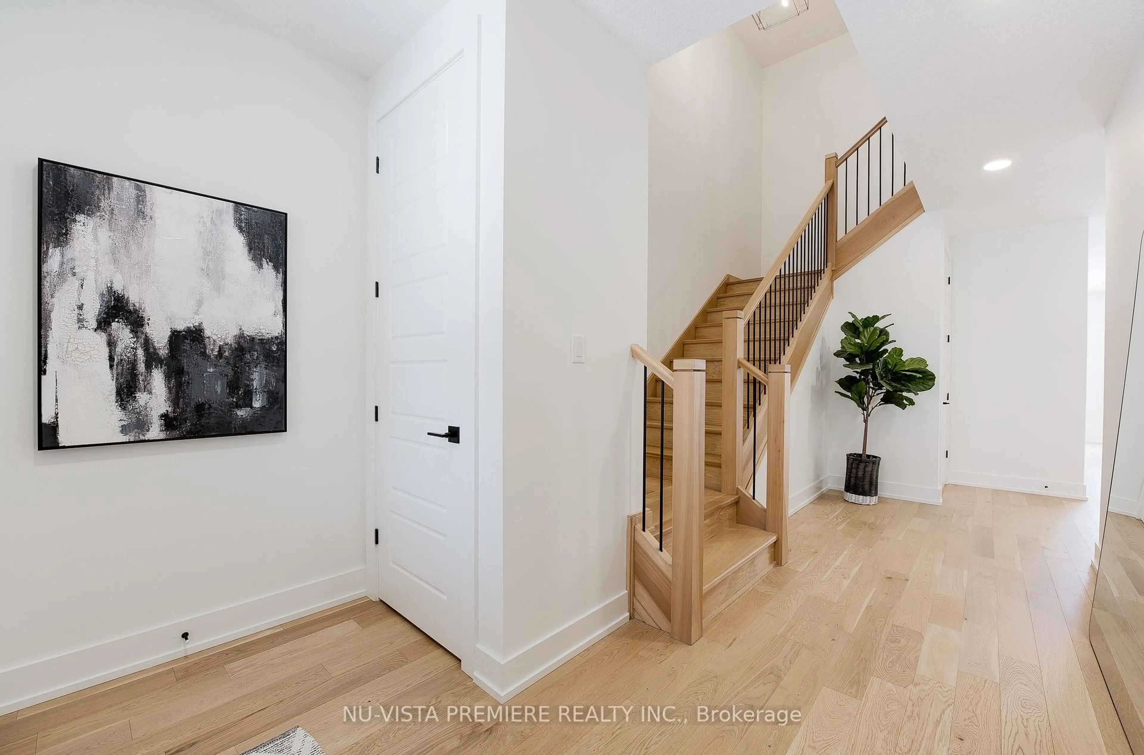 Indoor entryway for 2228 Saddlerock Ave, London North Ontario N6G 3X3