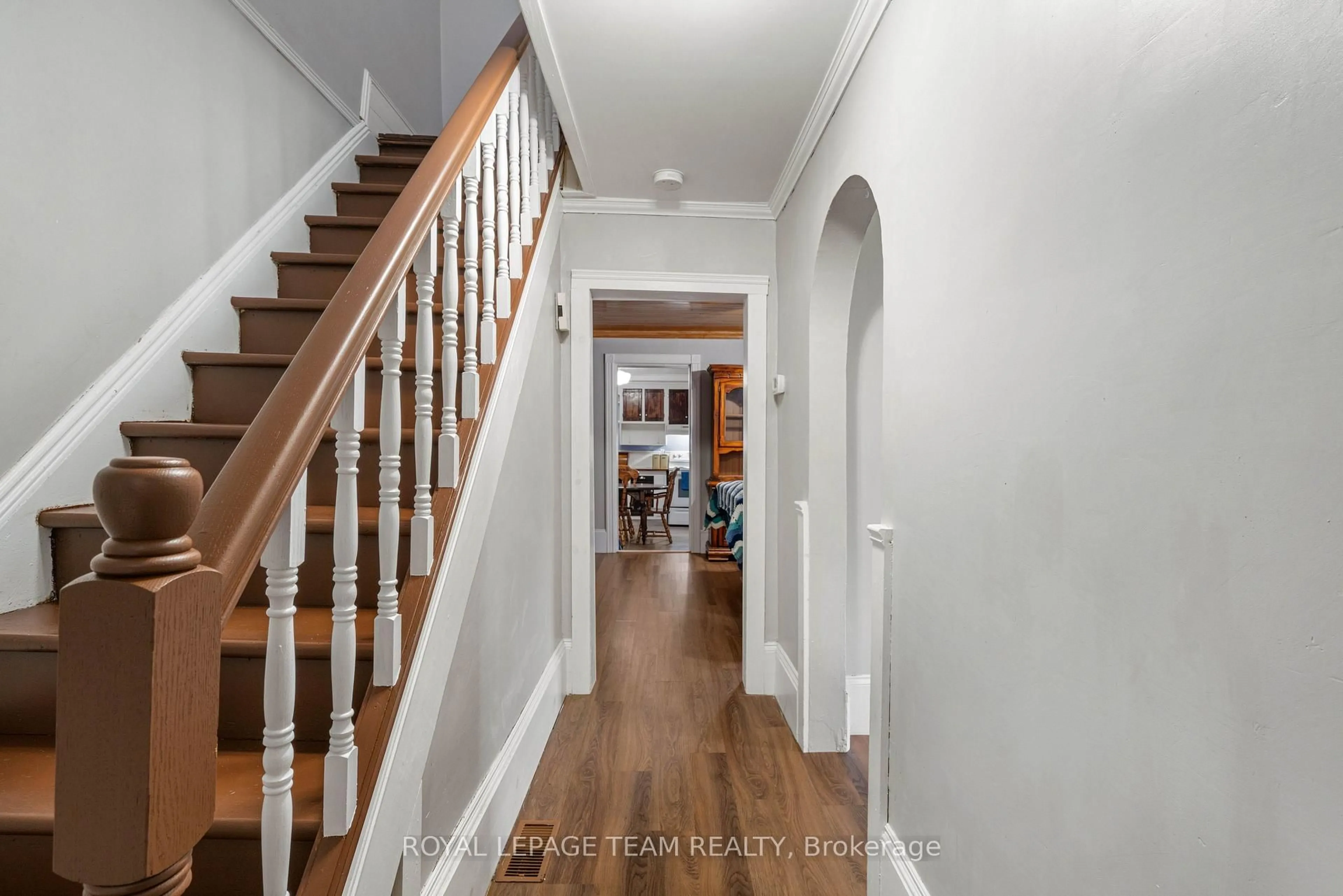 Indoor entryway for 46 Joseph St, North Dundas Ontario K0C 1H0
