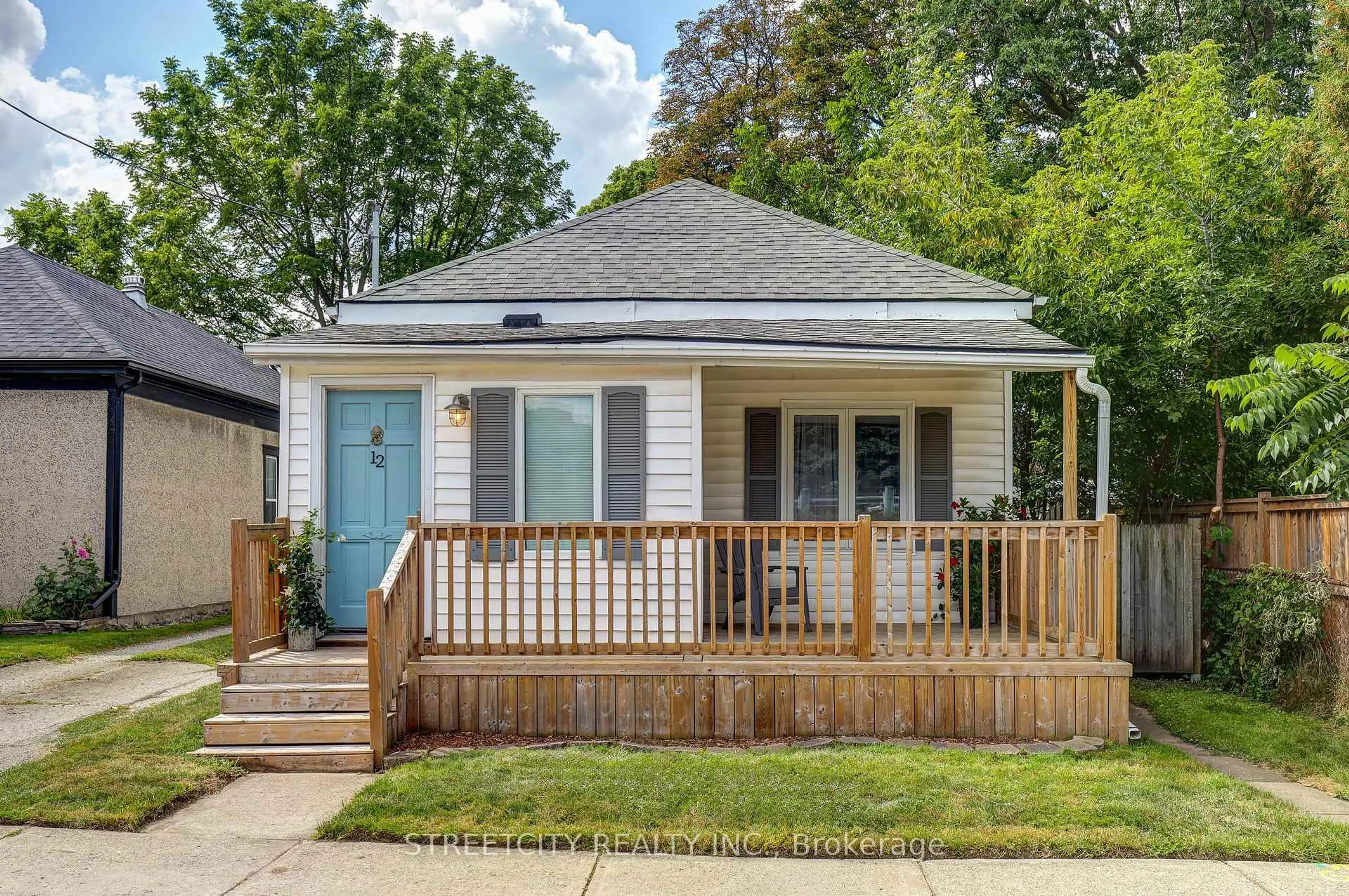 Home with vinyl exterior material, street for 12 Cavendish Cres, London North Ontario N6H 1A2