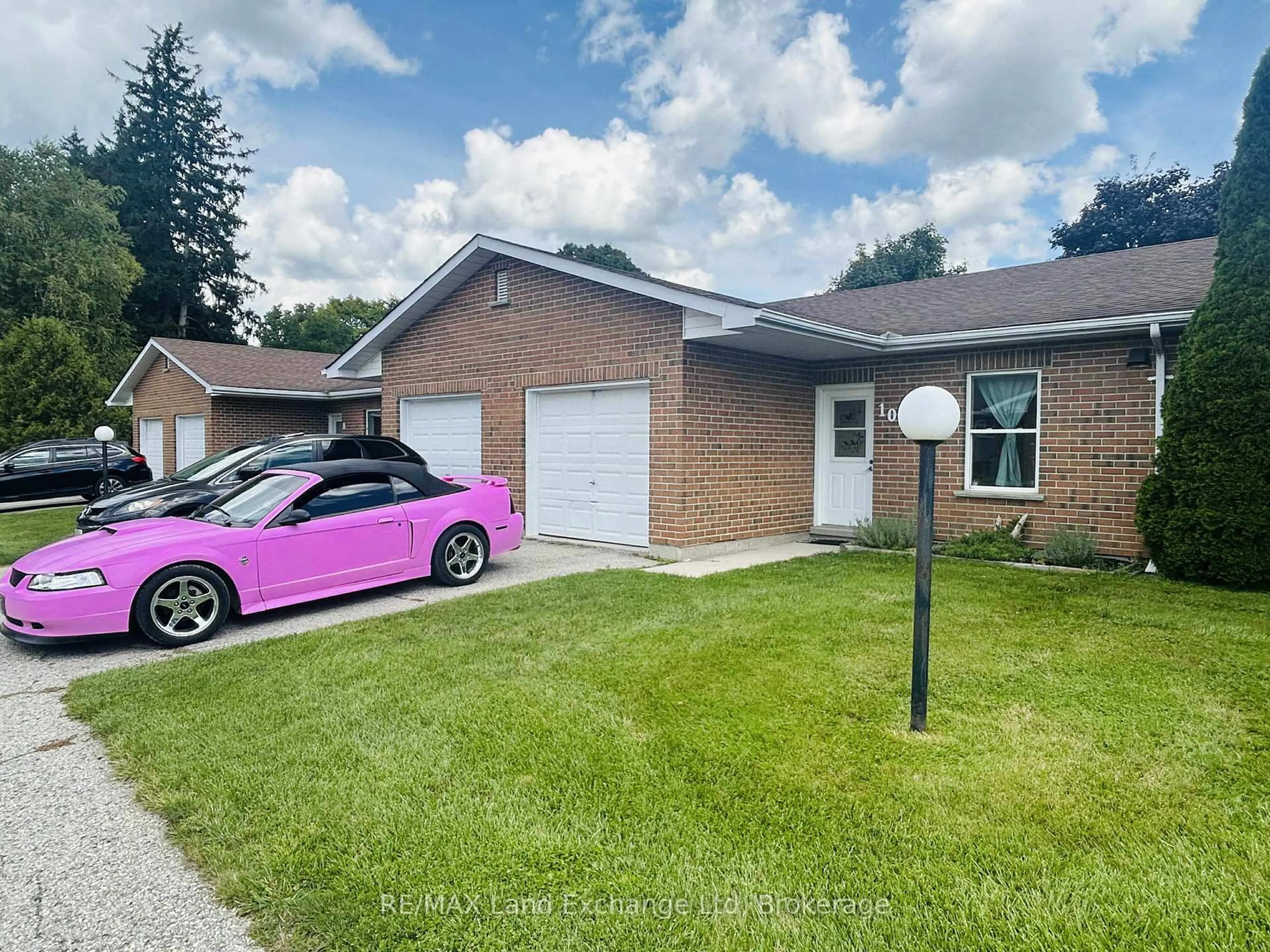 A pic from outside/outdoor area/front of a property/back of a property/a pic from drone, street for 1028 Ann St #10, Howick Ontario N0G 2X0