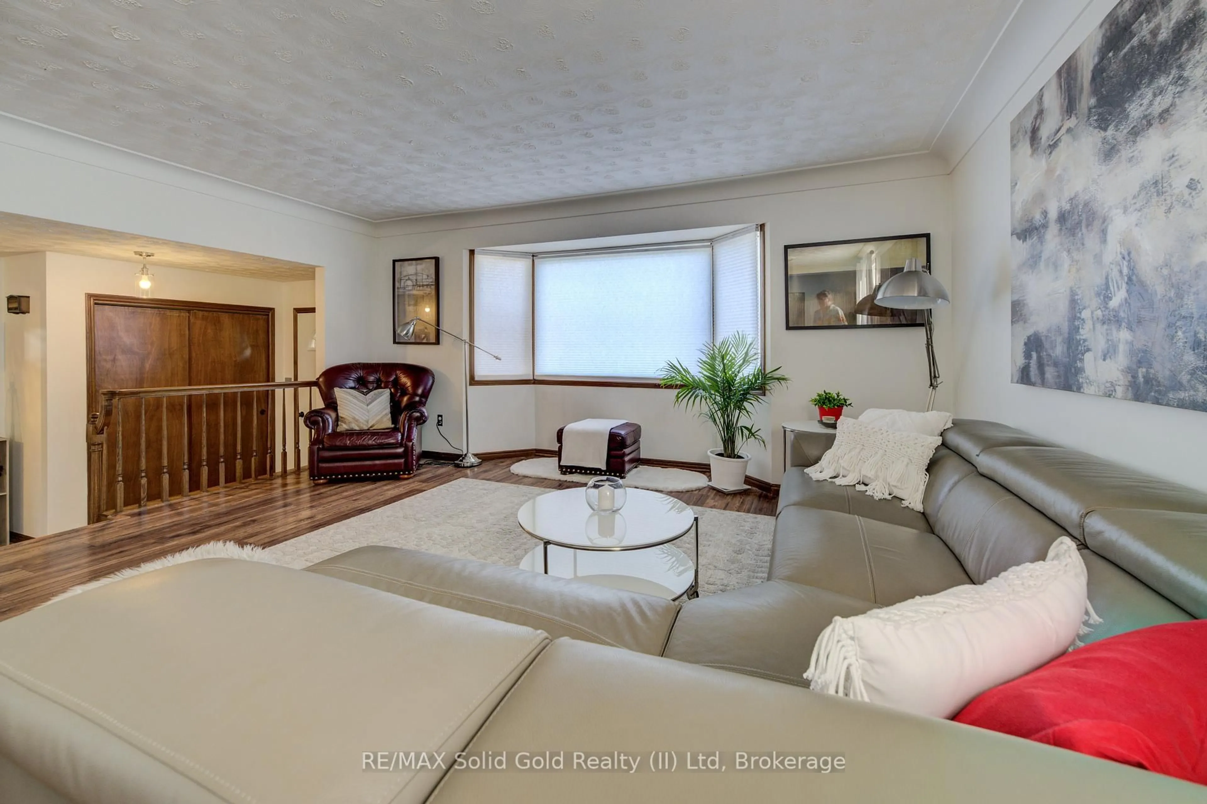 Living room with furniture, unknown for 10 Winfield Crt, St. Catharines Ontario L2M 7K6