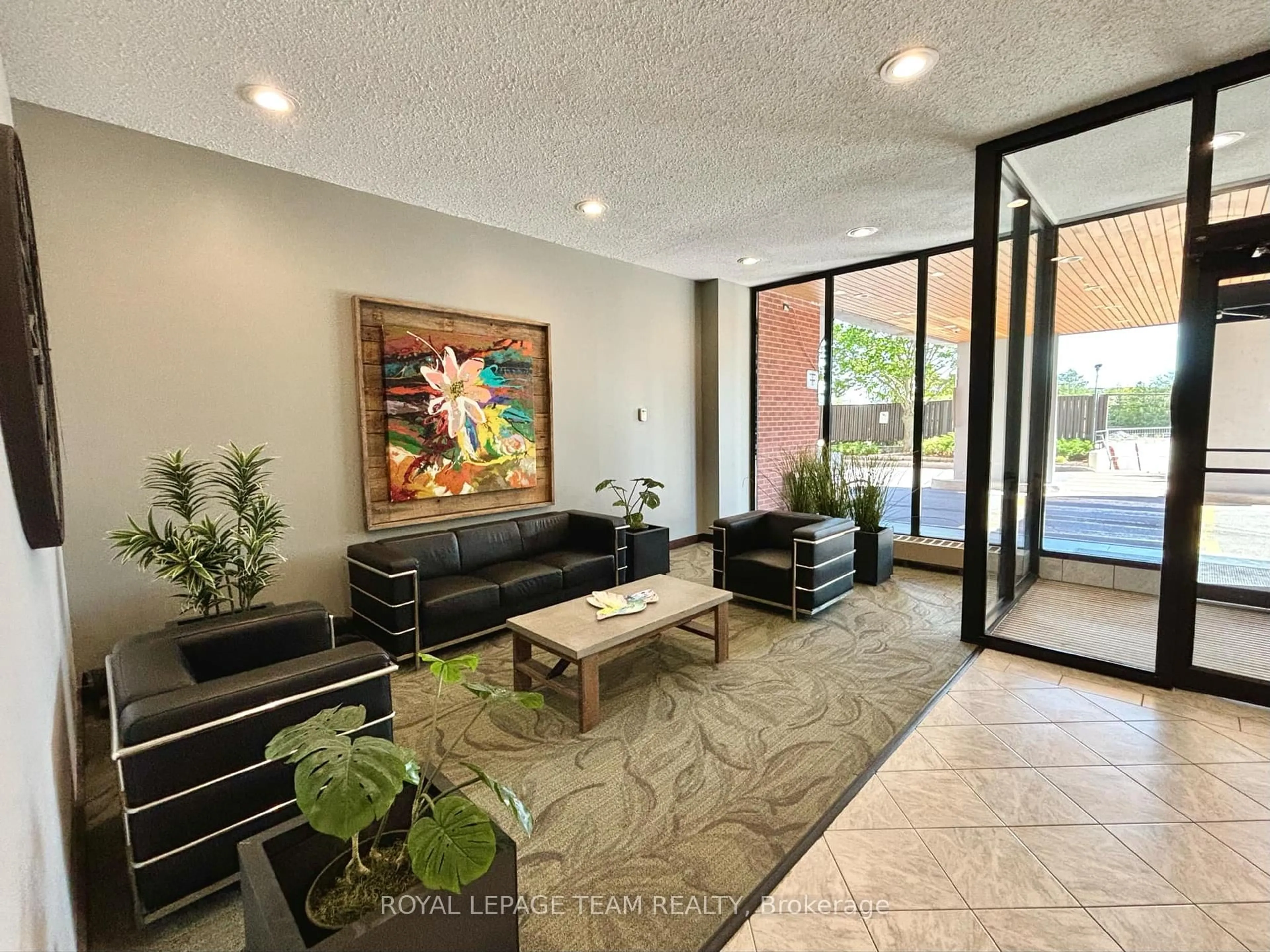 Indoor foyer for 2951 Riverside Dr #1101, Ottawa Ontario K1V 8W6