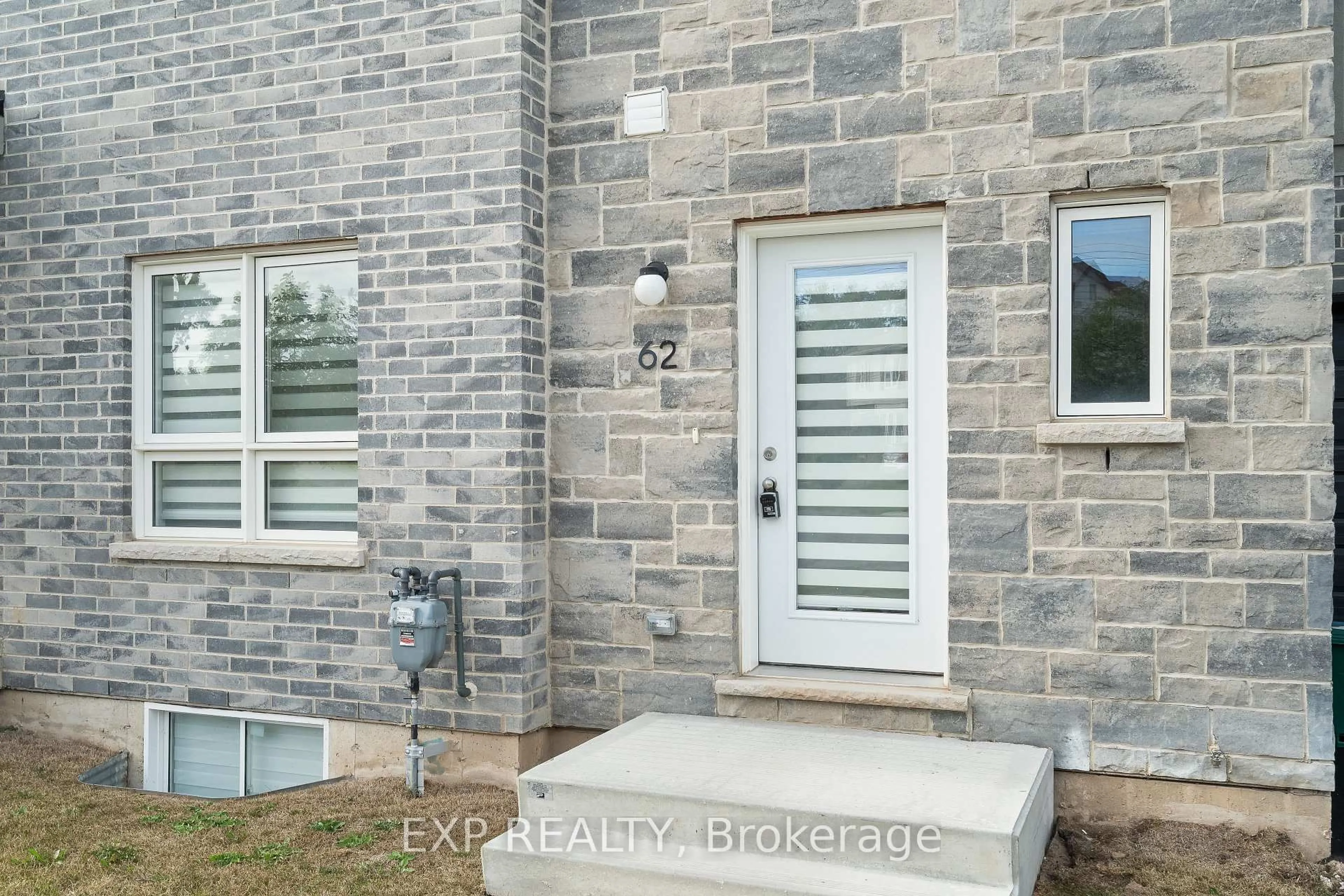 Home with brick exterior material, building for 62 St George St, Welland Ontario L3C 0J2