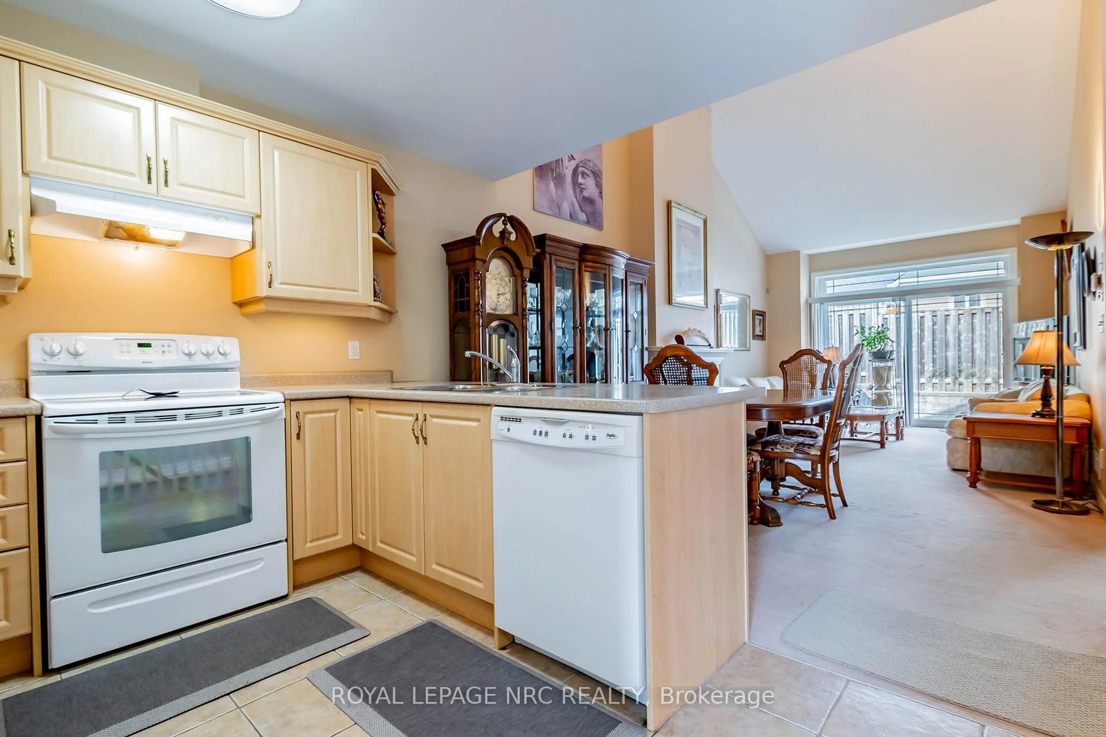 Standard kitchen, unknown for 4300 Kalar Rd #15, Niagara Falls Ontario L2H 1S8