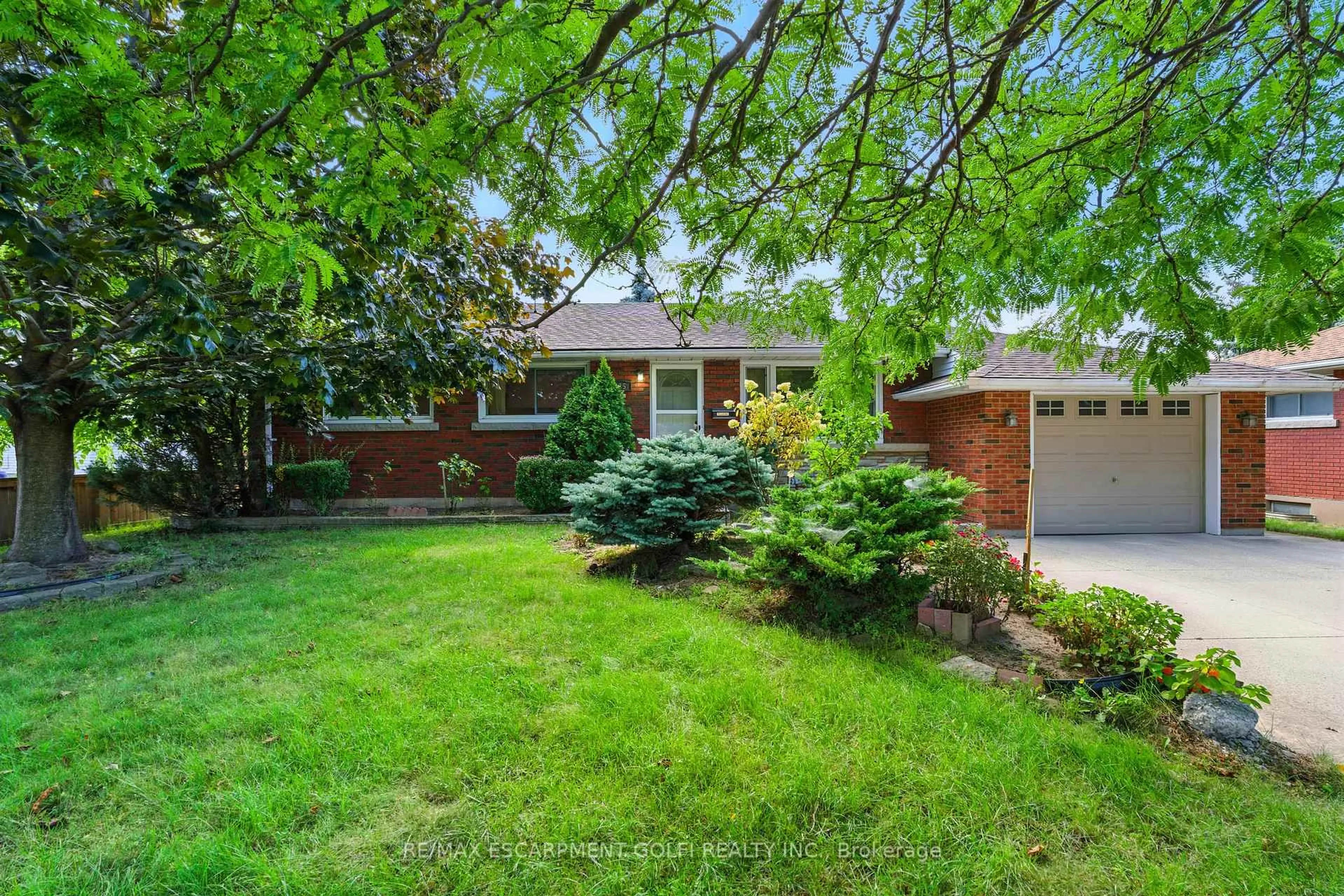 Unknown for 385 Grantham Ave, St. Catharines Ontario L2M 5B1