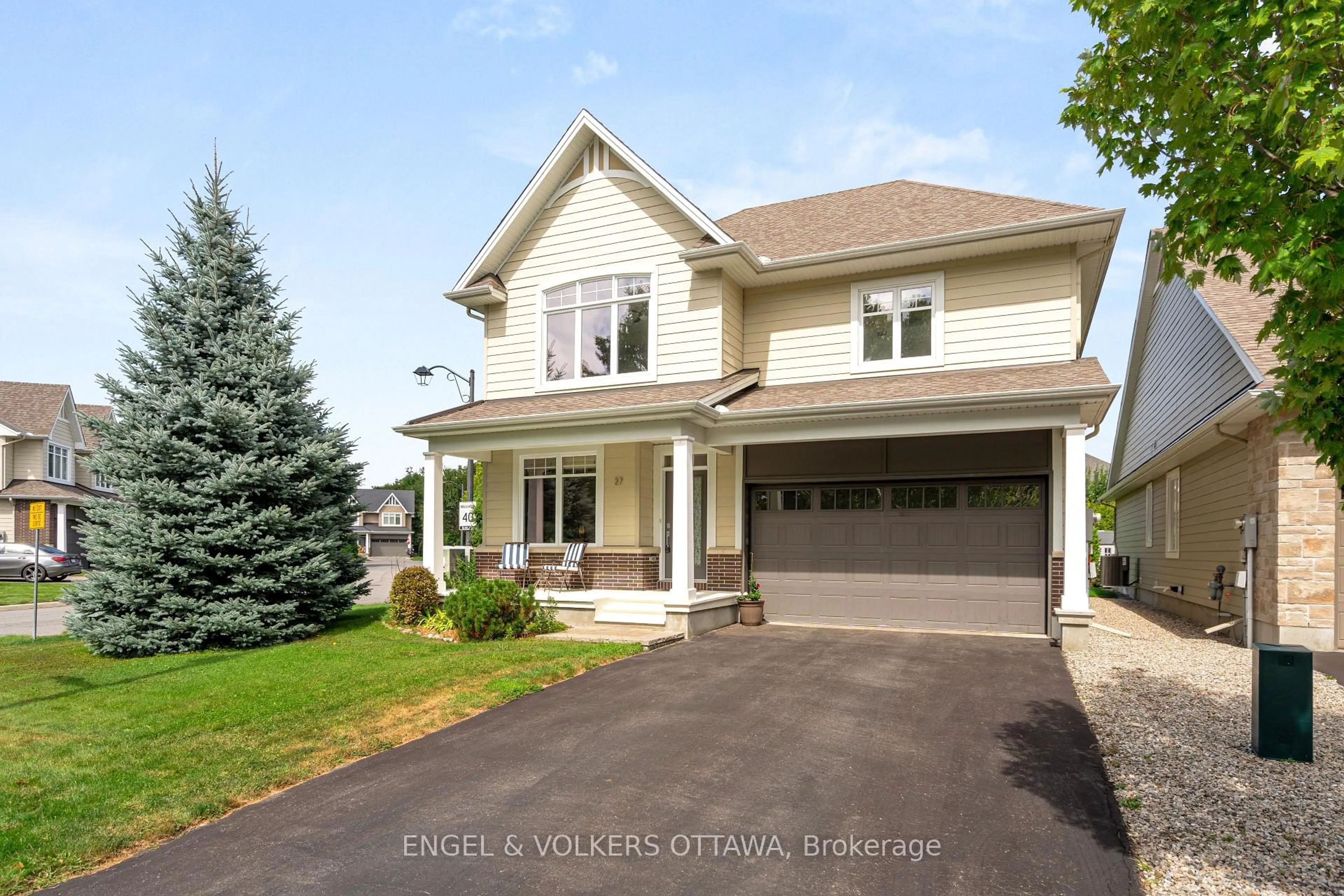 Home with vinyl exterior material, street for 27 Esquimault Ave, Ottawa Ontario K2H 6Z4