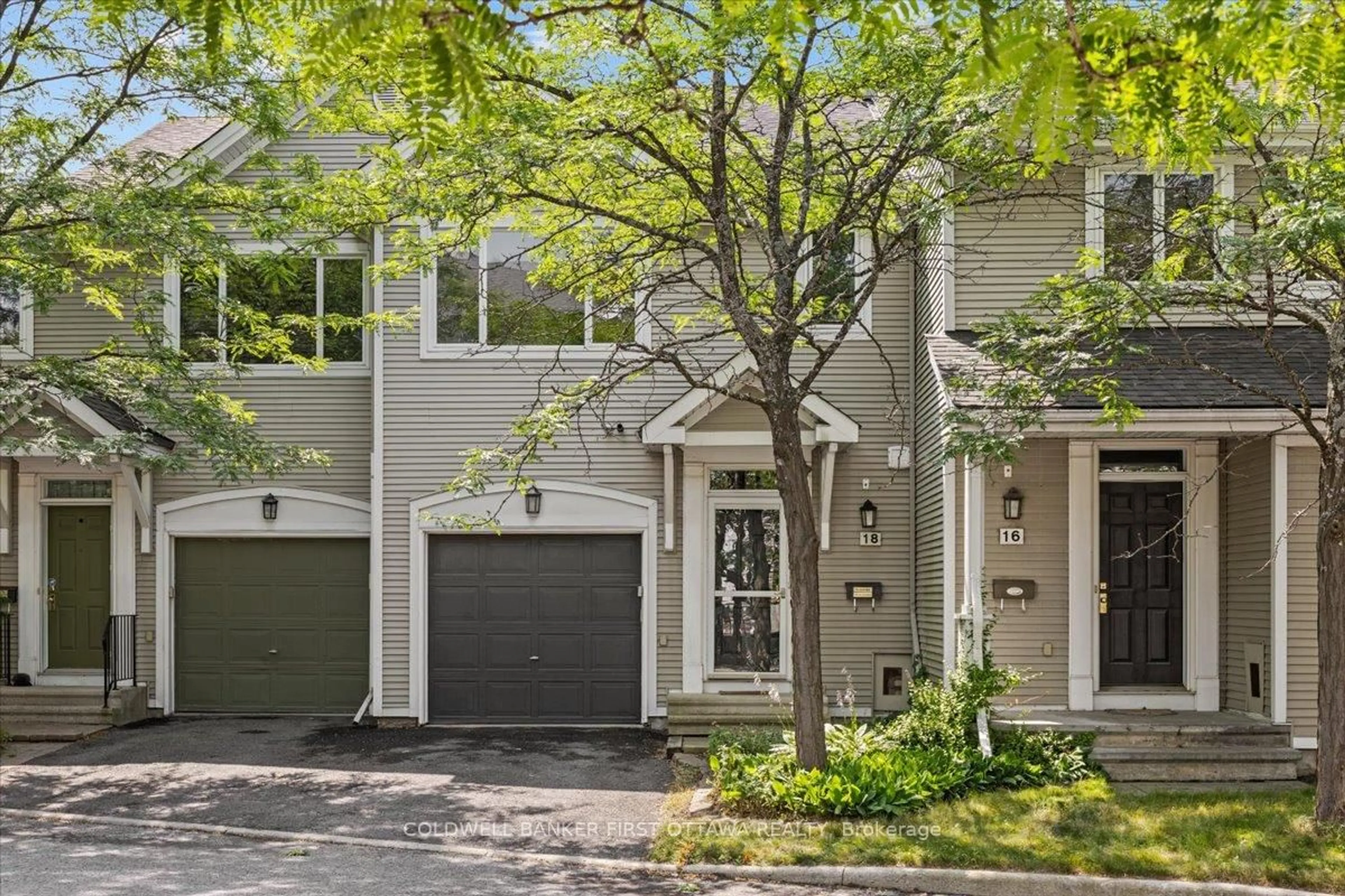 Unknown for 18 MAXTON Private, Ottawa Ontario K1J 1J2