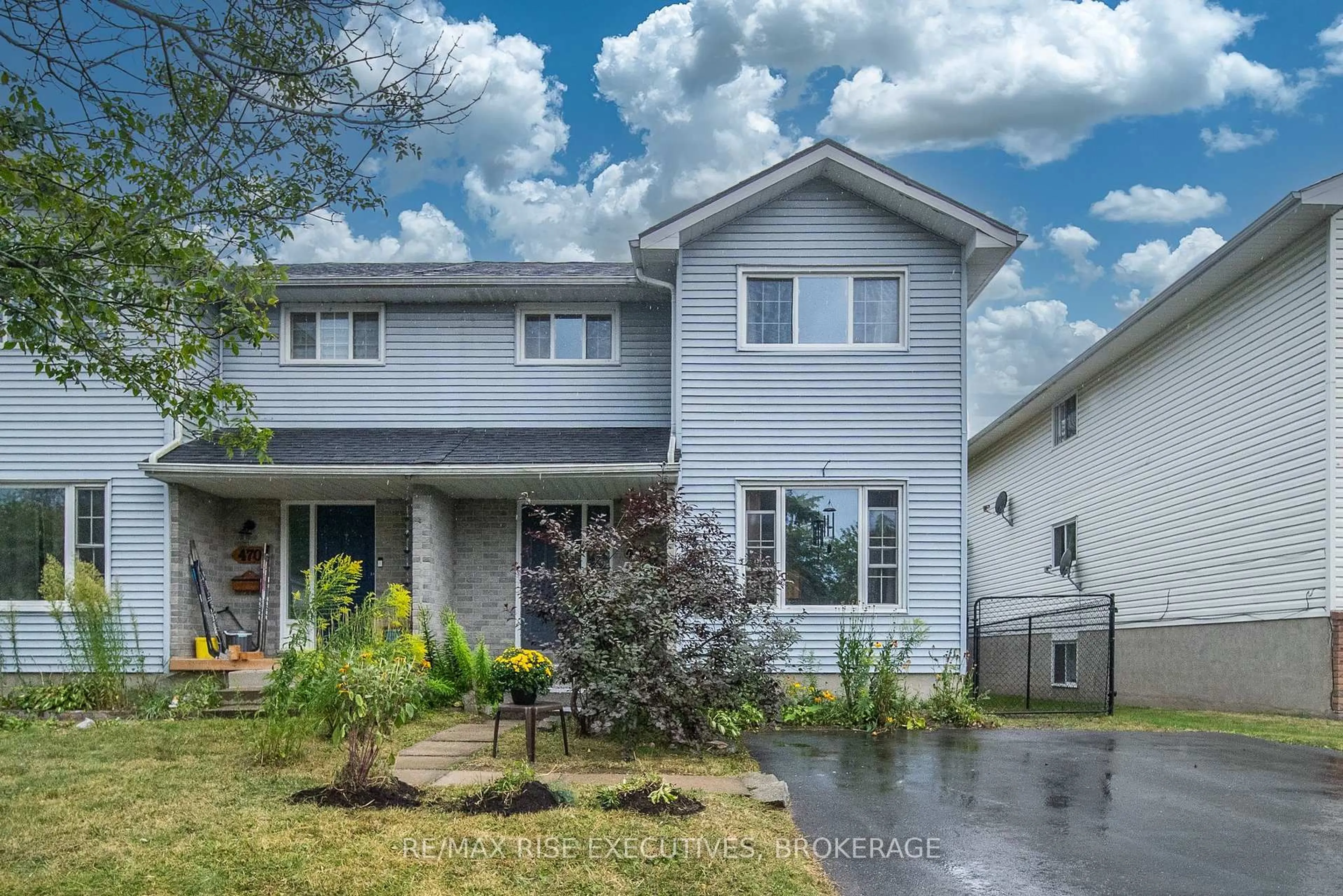 Home with vinyl exterior material, street for 470A HENRIETTA St, Gananoque Ontario K7G 1X7