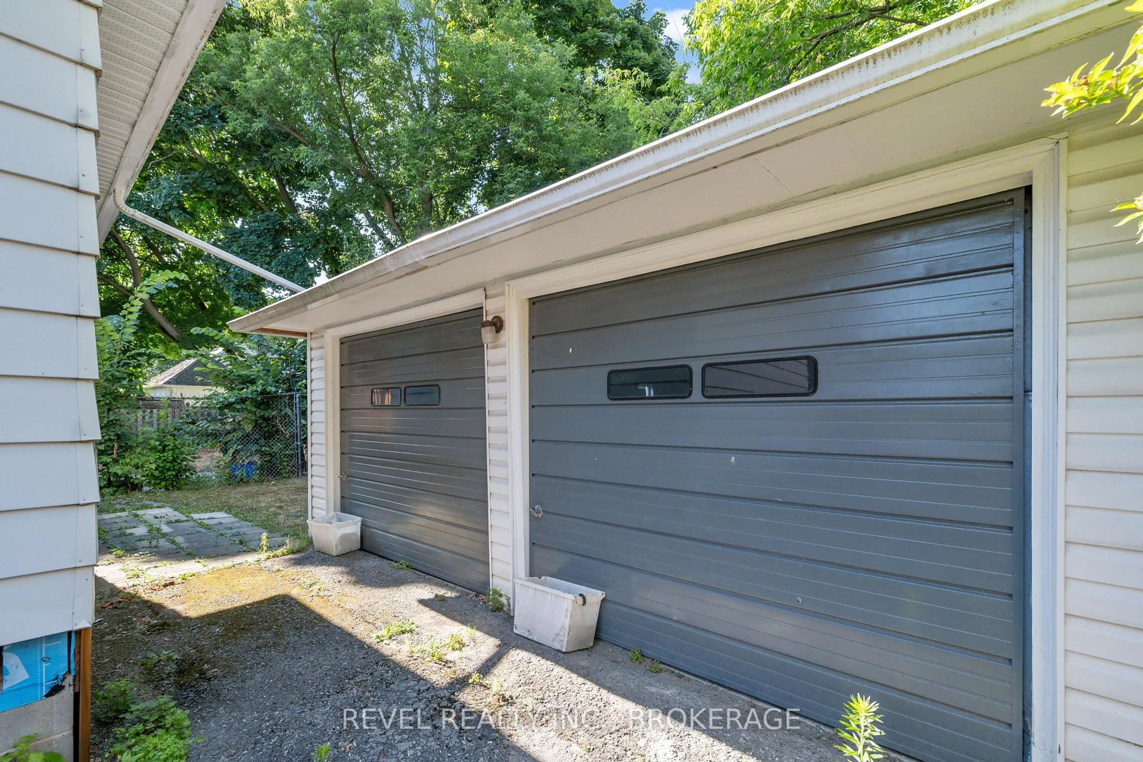 Indoor garage for 29 Dunlop St, Kingston Ontario K7L 1L1