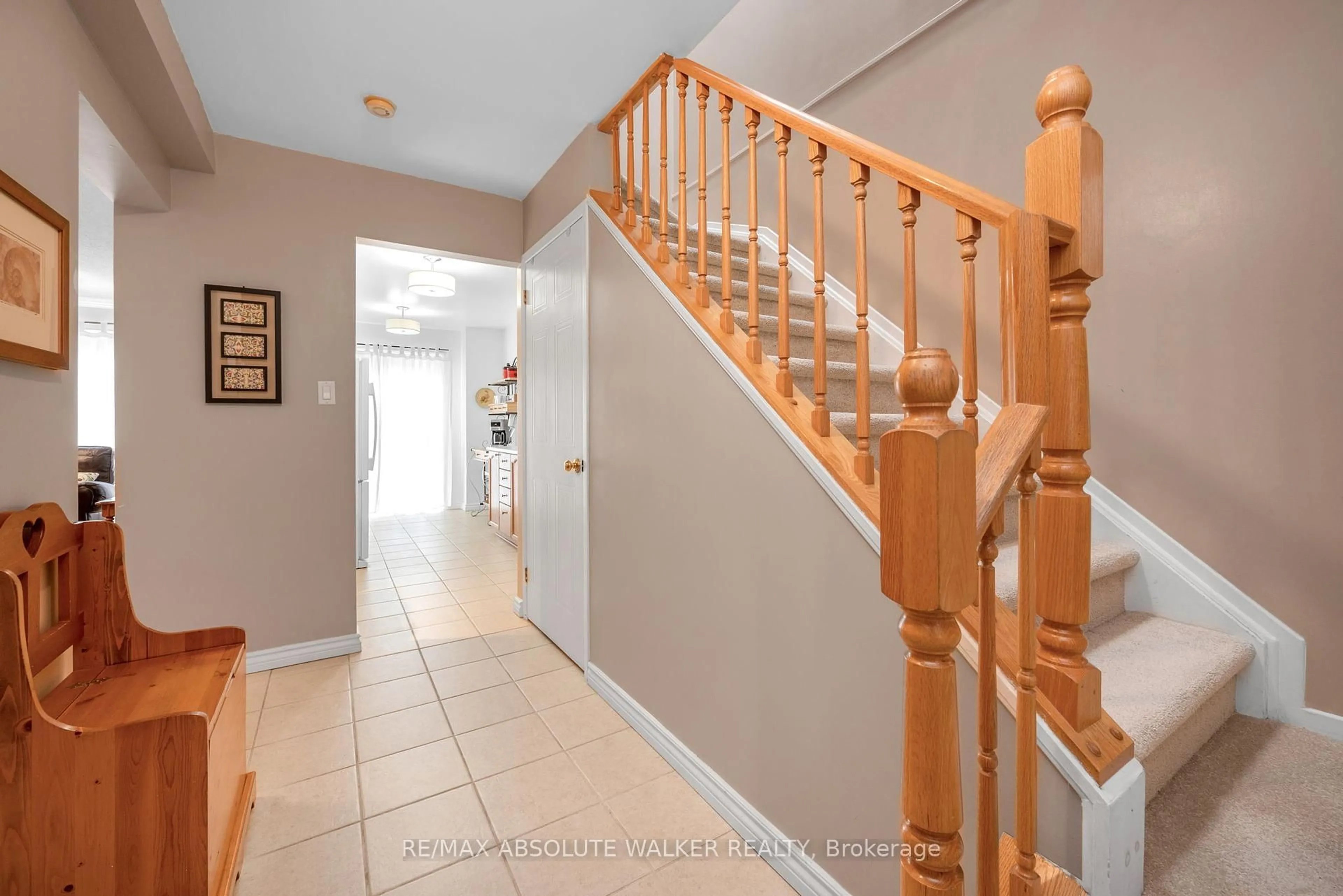 Indoor foyer for 757 Clearcrest Cres, Ottawa Ontario K4A 3E7