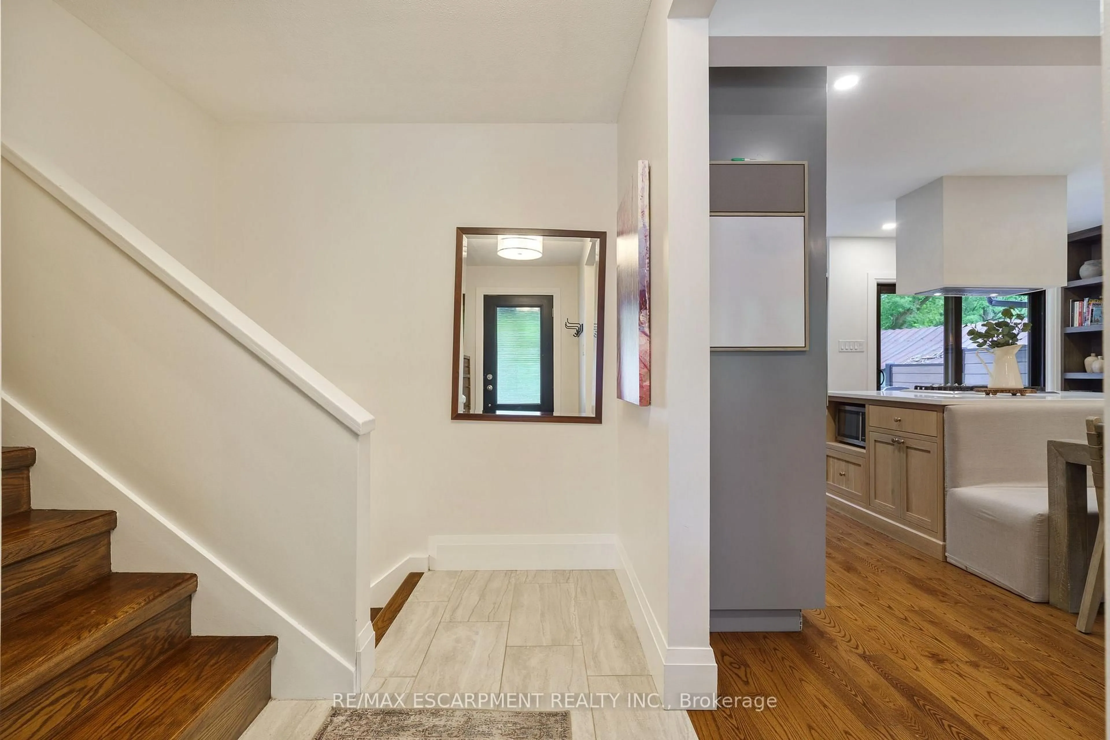 Indoor entryway for 49 Ann St, Hamilton Ontario L9H 2N4