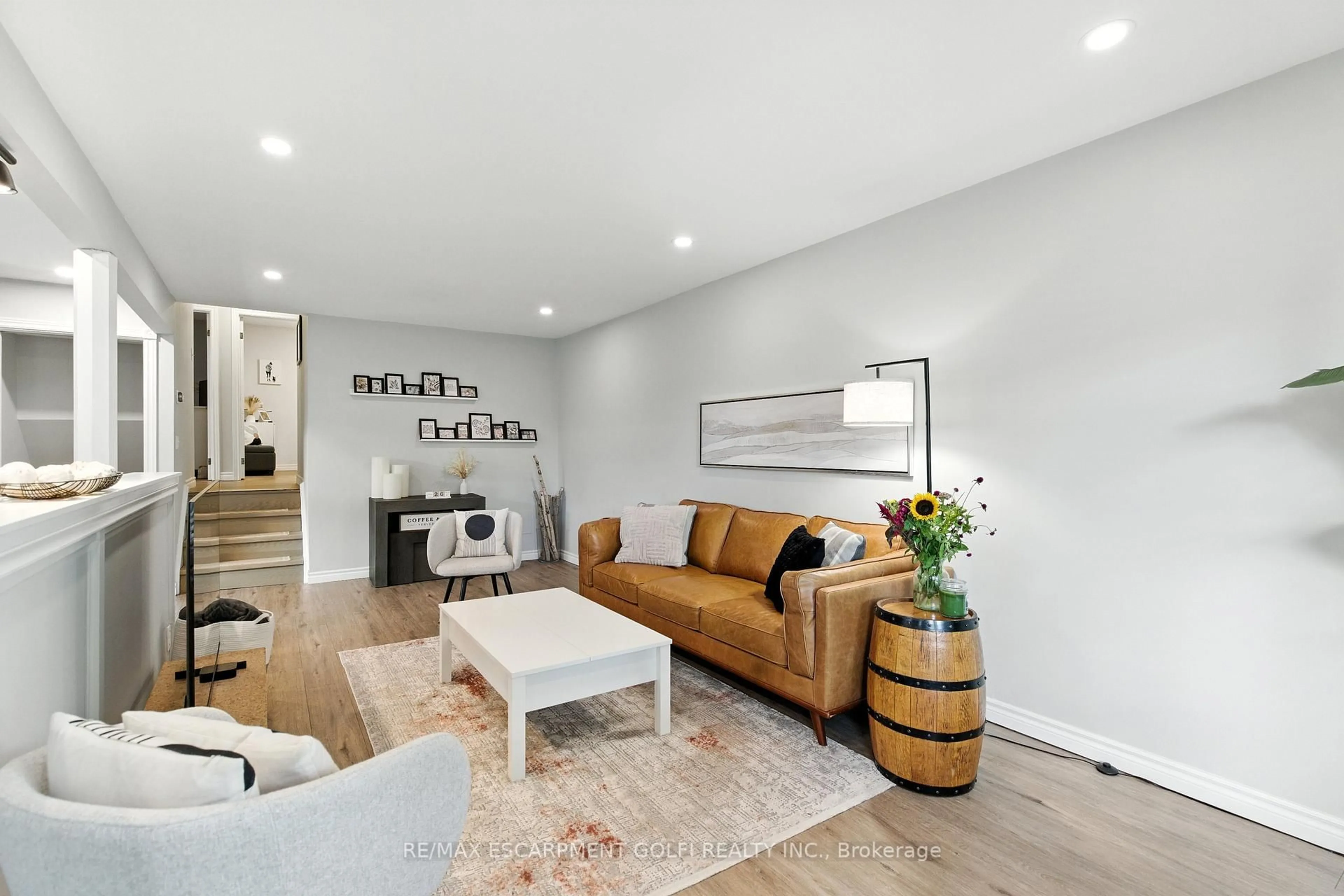 Living room with furniture, unknown for 26 Gillard St, Hamilton Ontario L9C 6C1