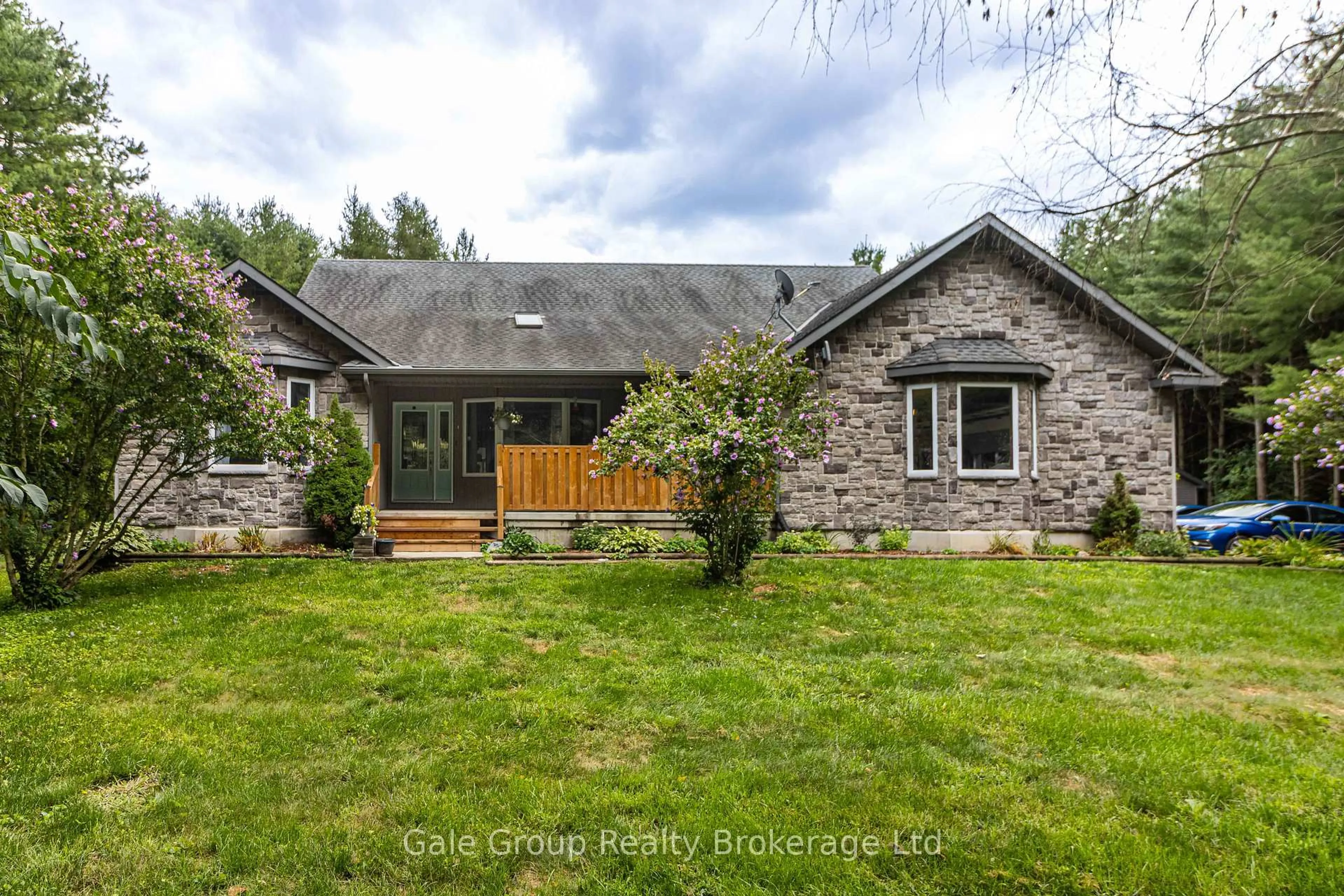 A pic from outside/outdoor area/front of a property/back of a property/a pic from drone, unknown for 1048 County Rd 28 Rd, Norfolk Ontario N0E 1G0
