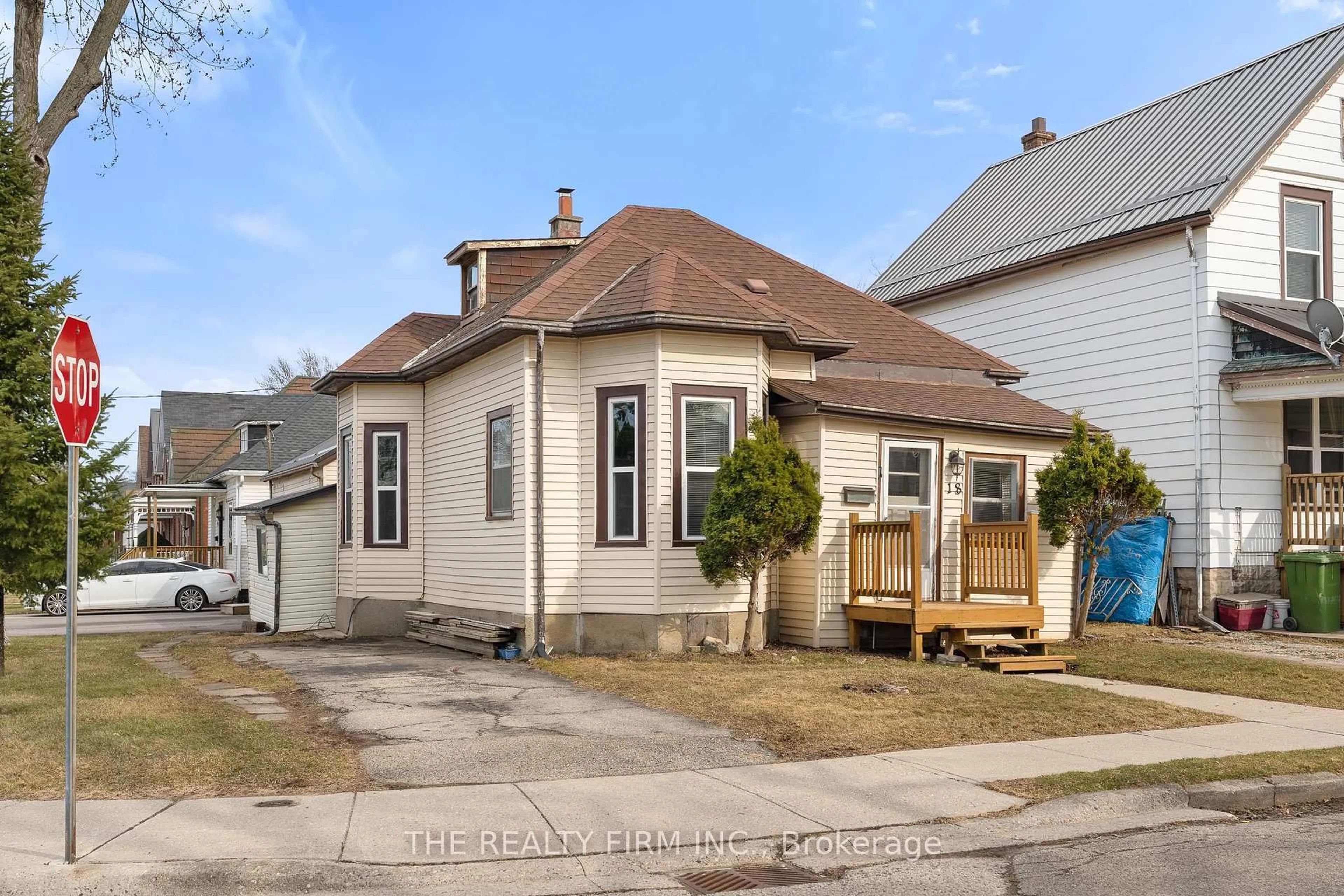 Unknown for 18 FOURTH Ave, St. Thomas Ontario N5R 4H2