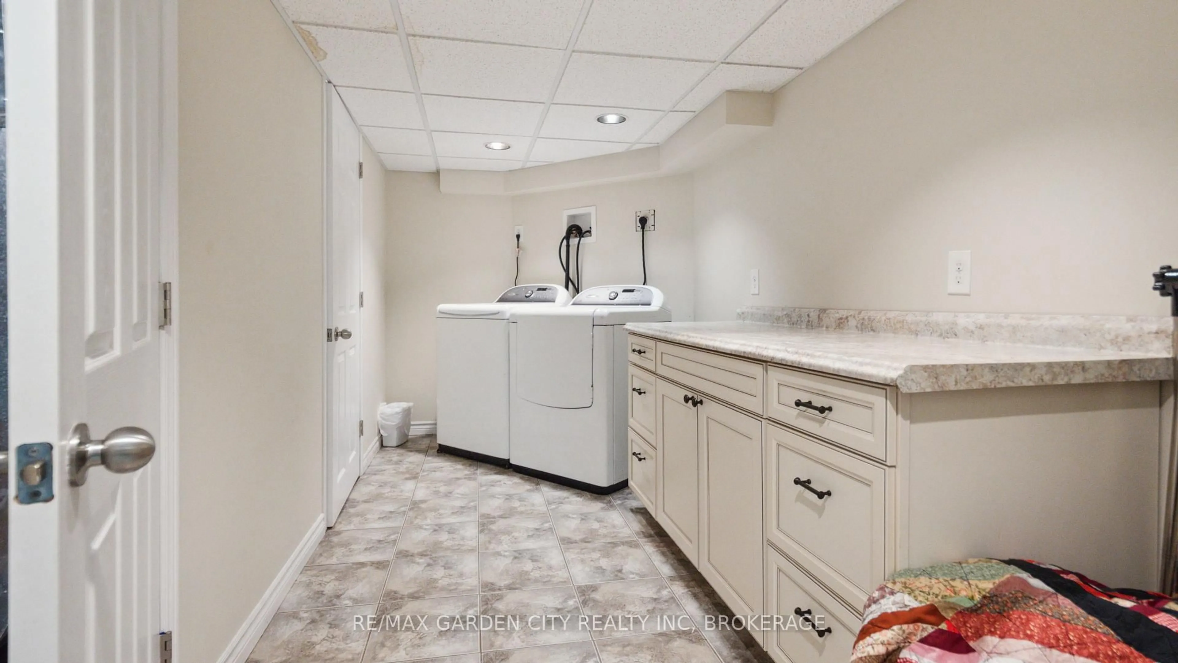 Laundry room for 6276 Moretta Dr, Niagara Falls Ontario L2J 4H4