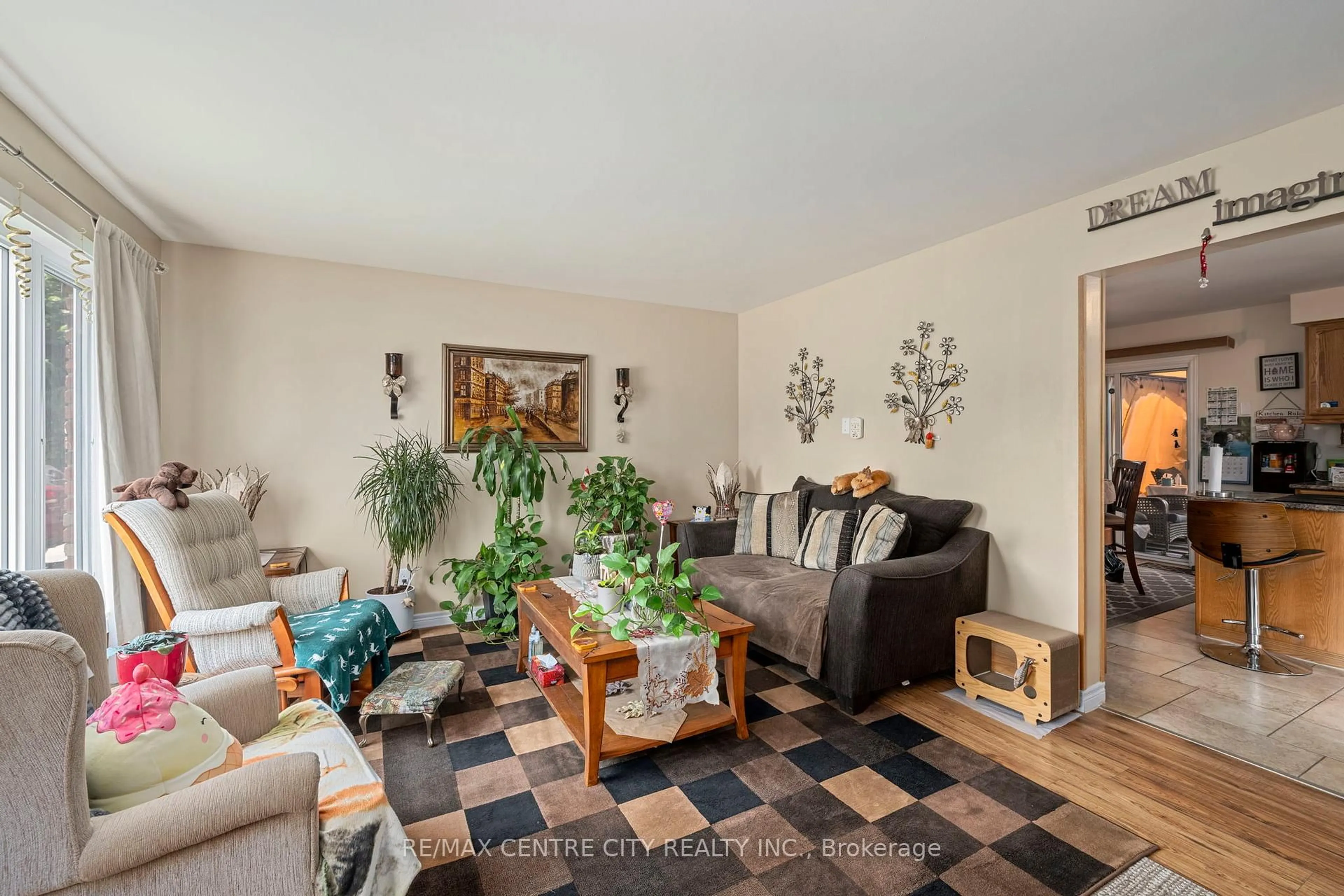 Living room with furniture, unknown for 150 Culver Cres, London East Ontario N5V 3G7