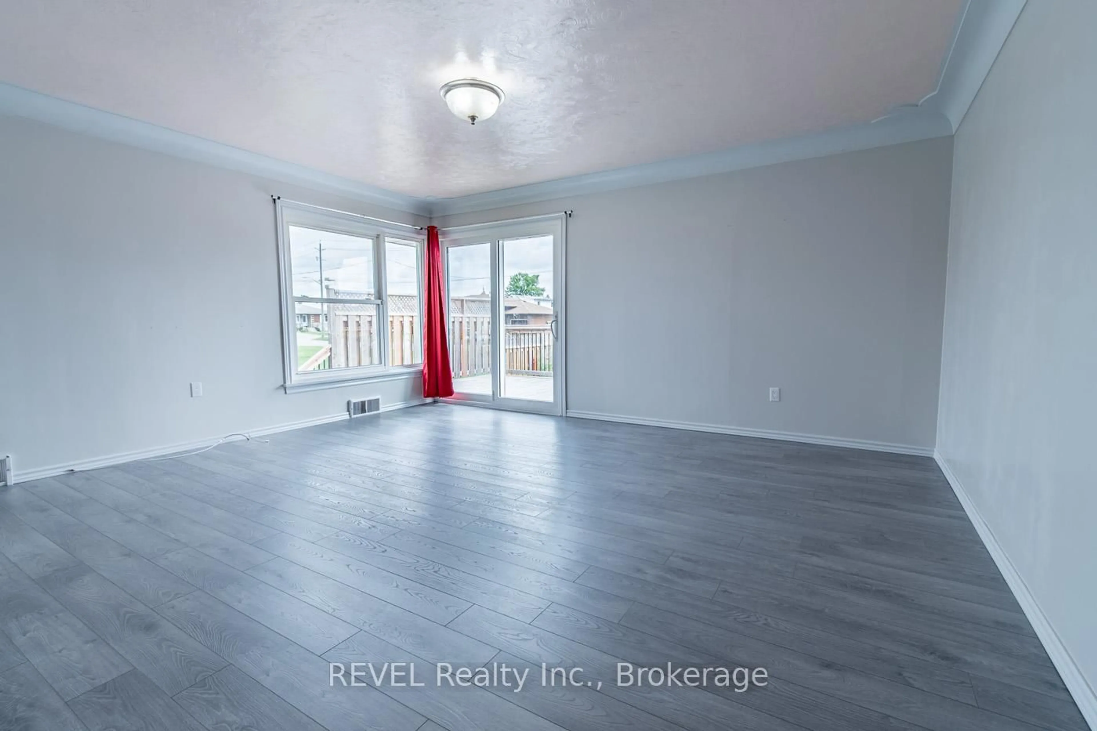 A pic of a room for 181 Cross St, Port Colborne Ontario L3K 1L7