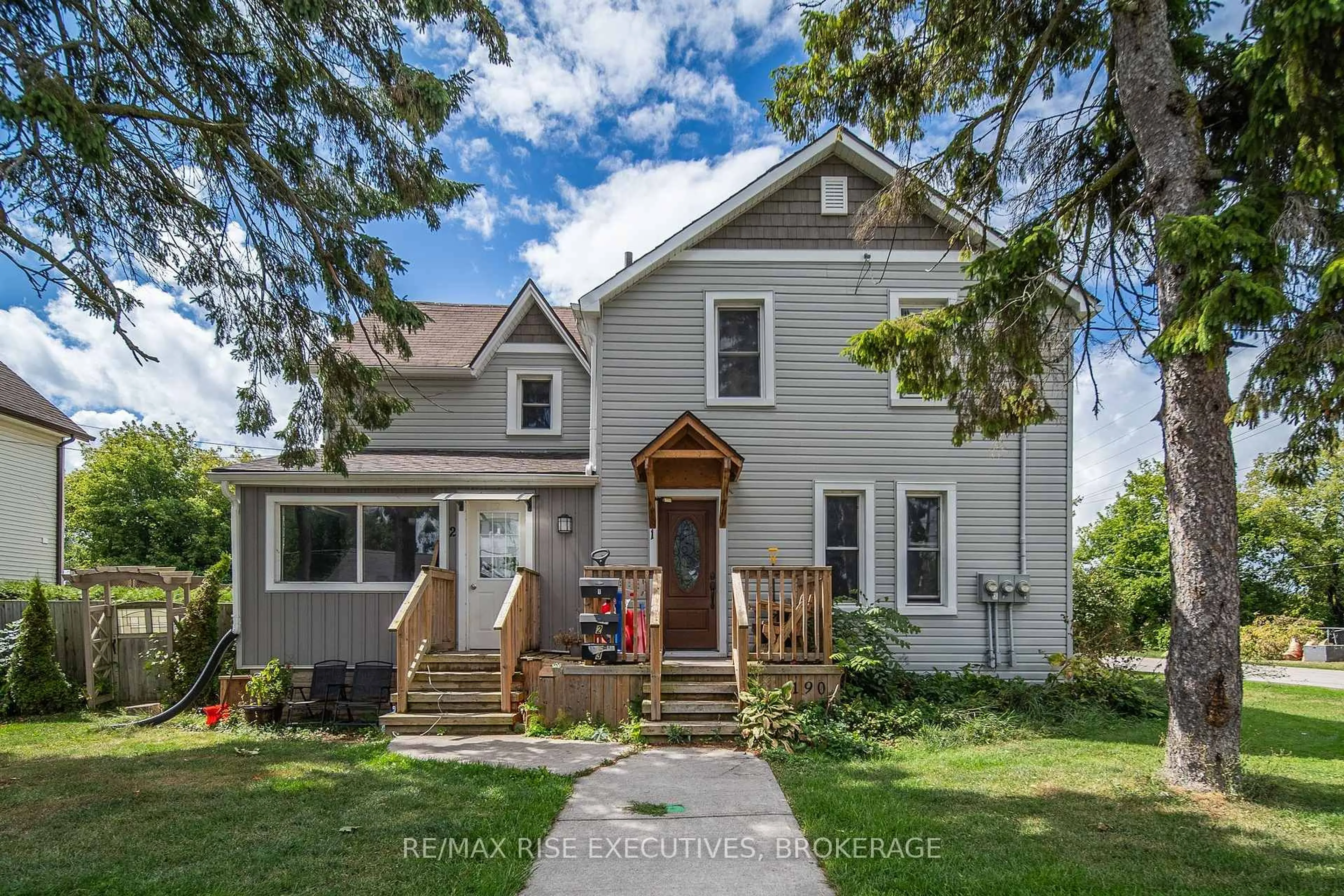 A pic from outside/outdoor area/front of a property/back of a property/a pic from drone, street for 190 Victoria Ave, Gananoque Ontario K7G 2S1