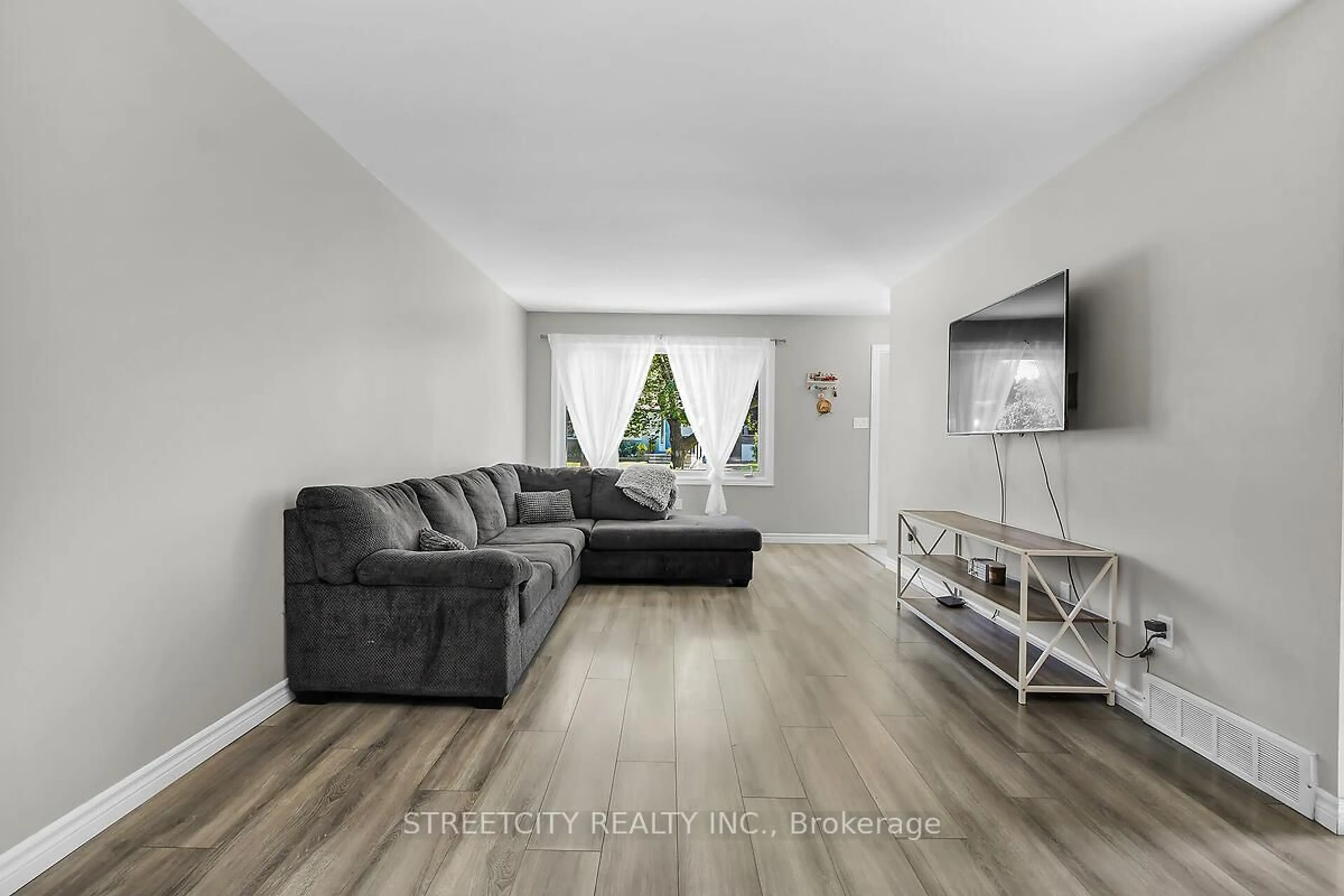 Living room with furniture, unknown for 52 Adswood Rd, London South Ontario N6E 2W1