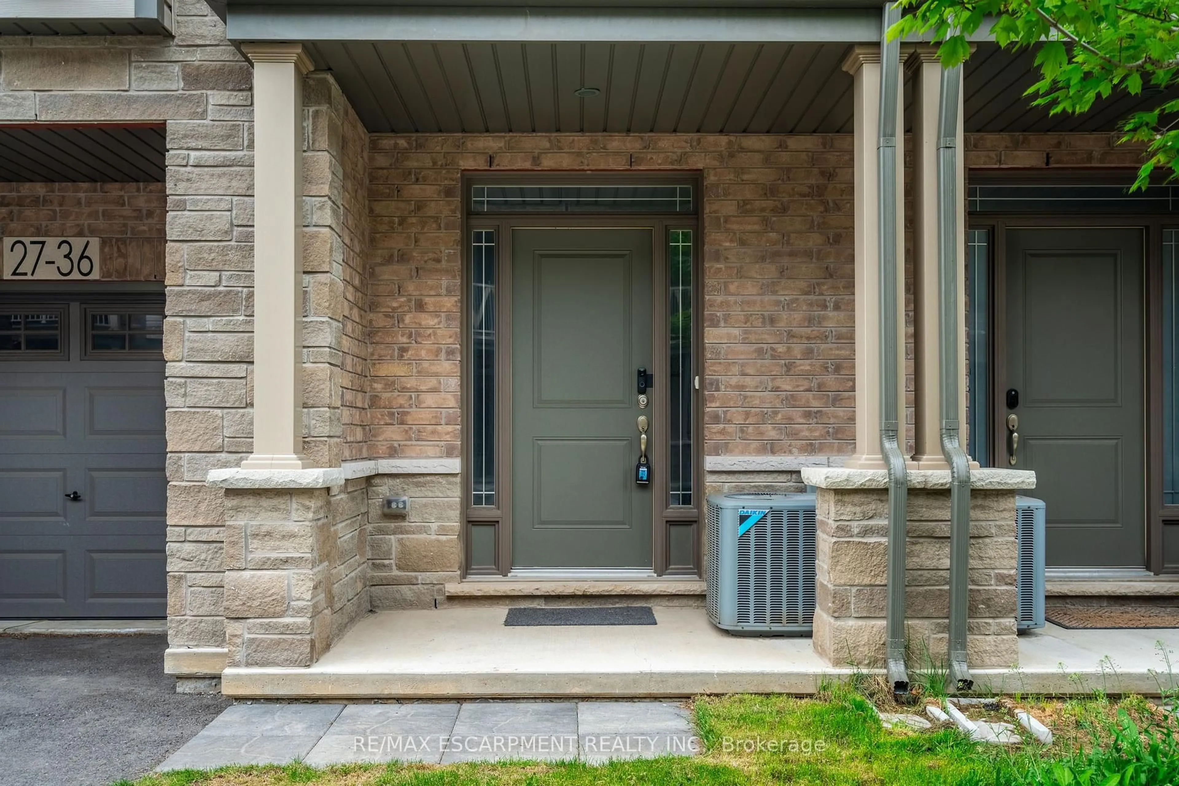 Indoor entryway for 27 Rachel Dr #36, Hamilton Ontario L8E 0K6