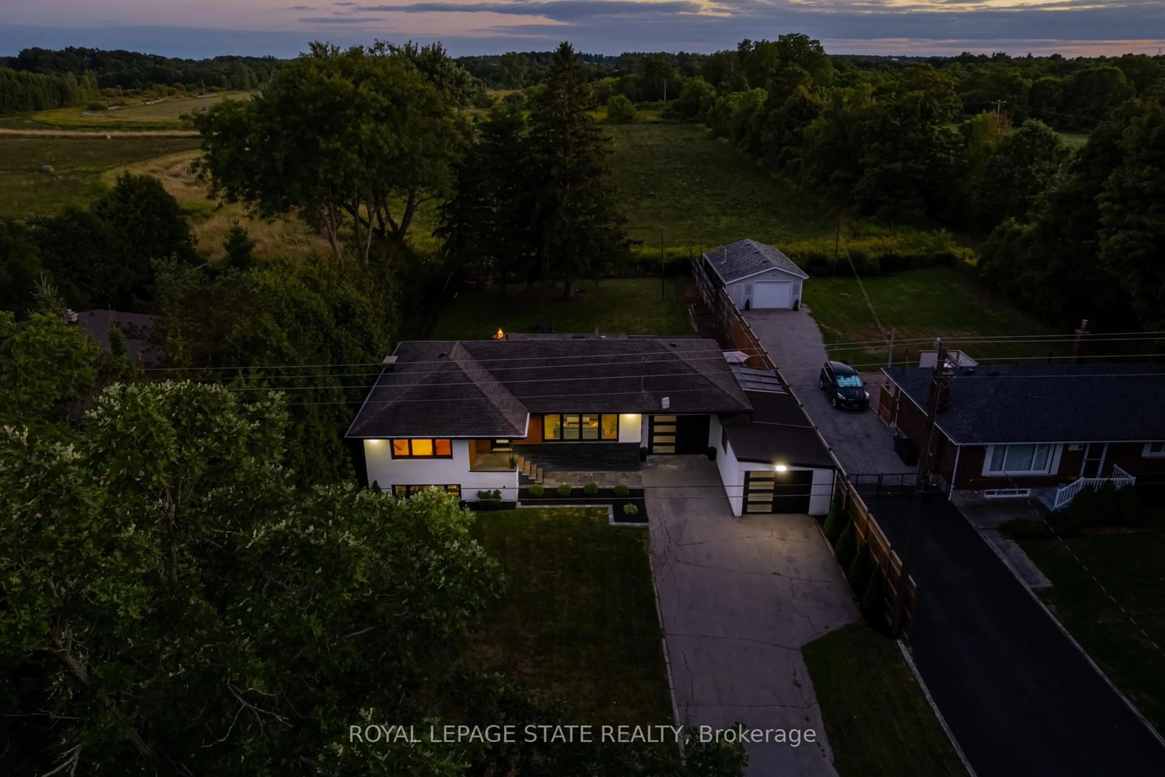 A pic from outside/outdoor area/front of a property/back of a property/a pic from drone, street for 6461 Dickenson Rd, Hamilton Ontario L0R 1W0