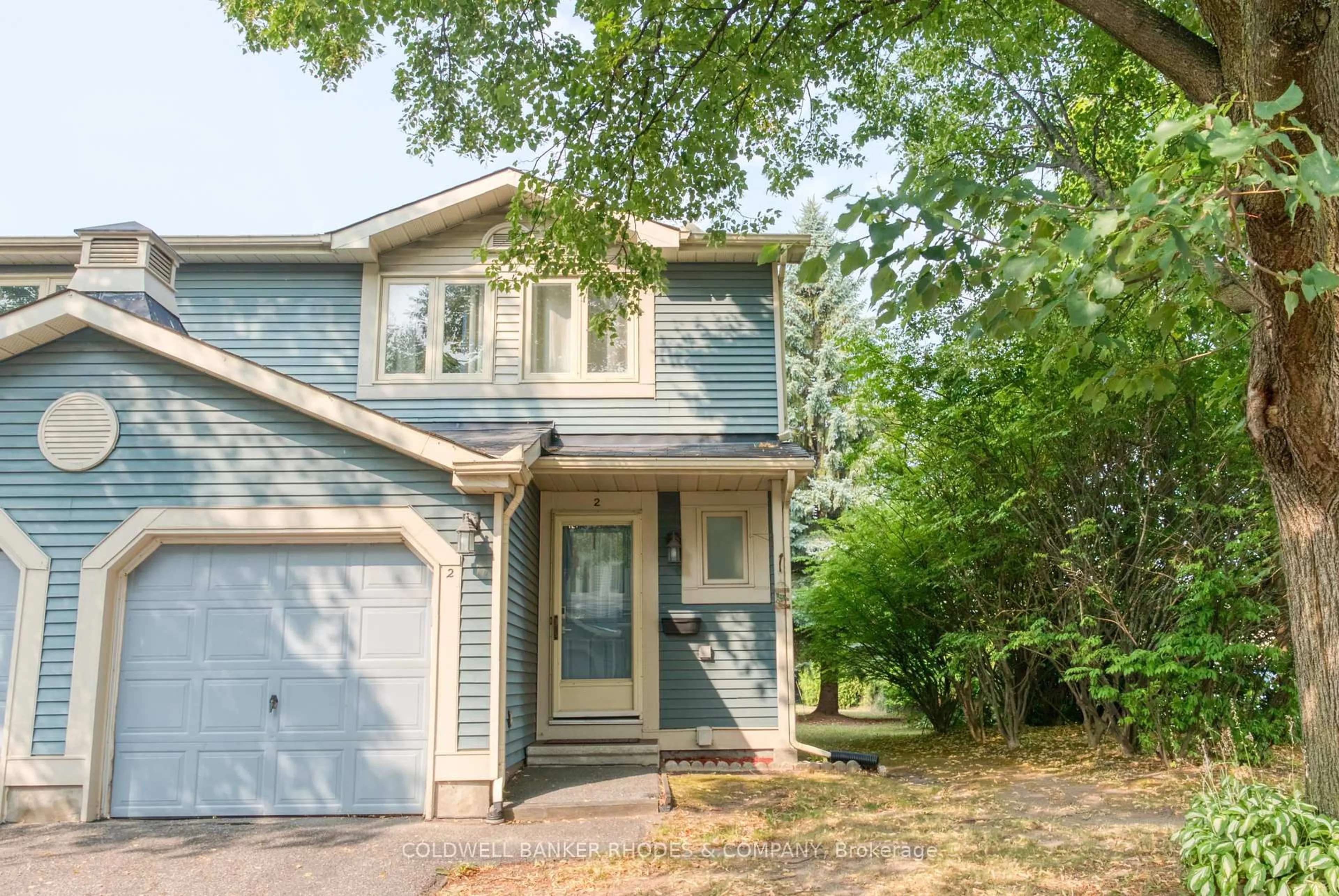 Home with vinyl exterior material, street for 2 Saxton Private, Ottawa Ontario K2H 9P2
