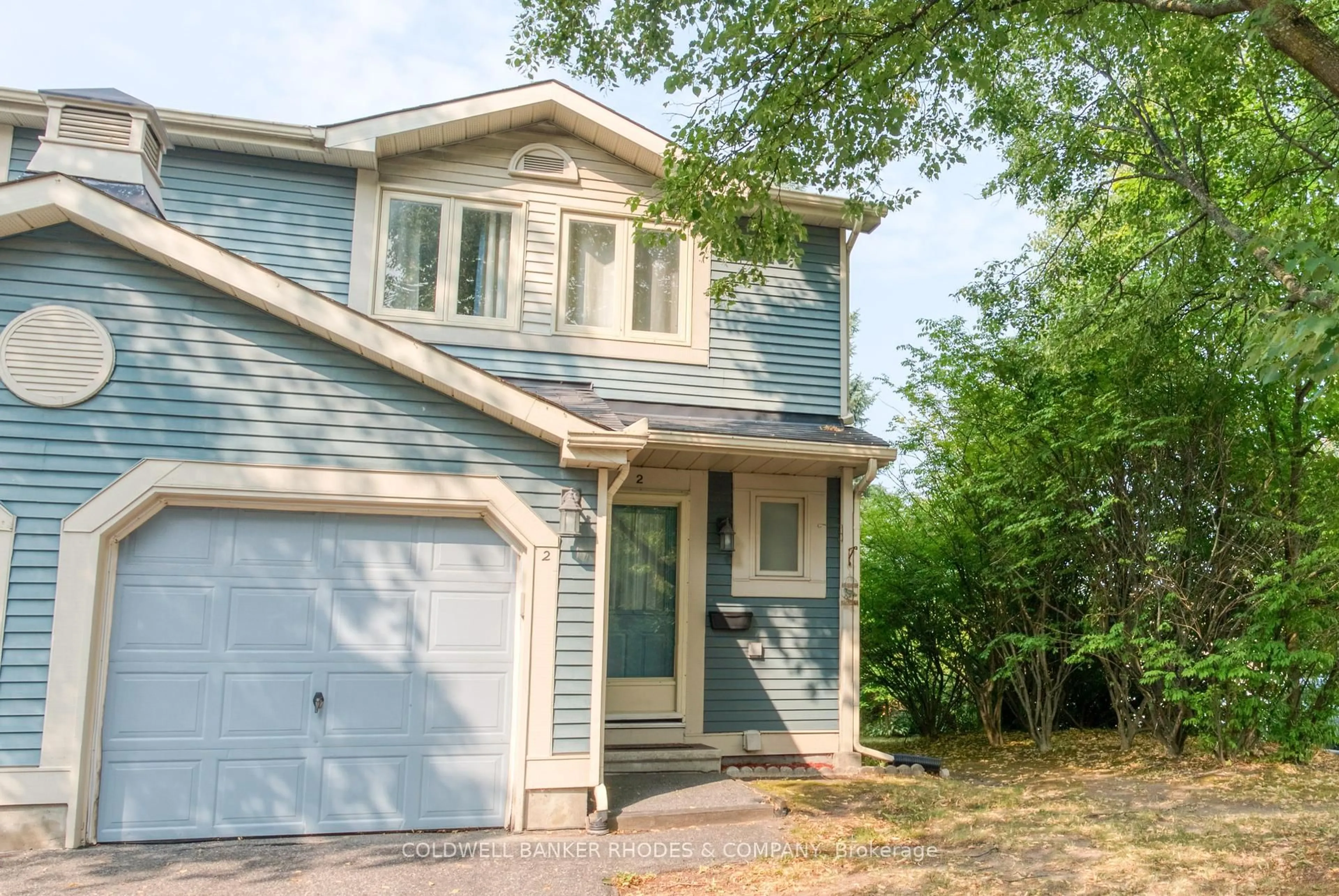 Home with vinyl exterior material, street for 2 Saxton Private, Ottawa Ontario K2H 9P2
