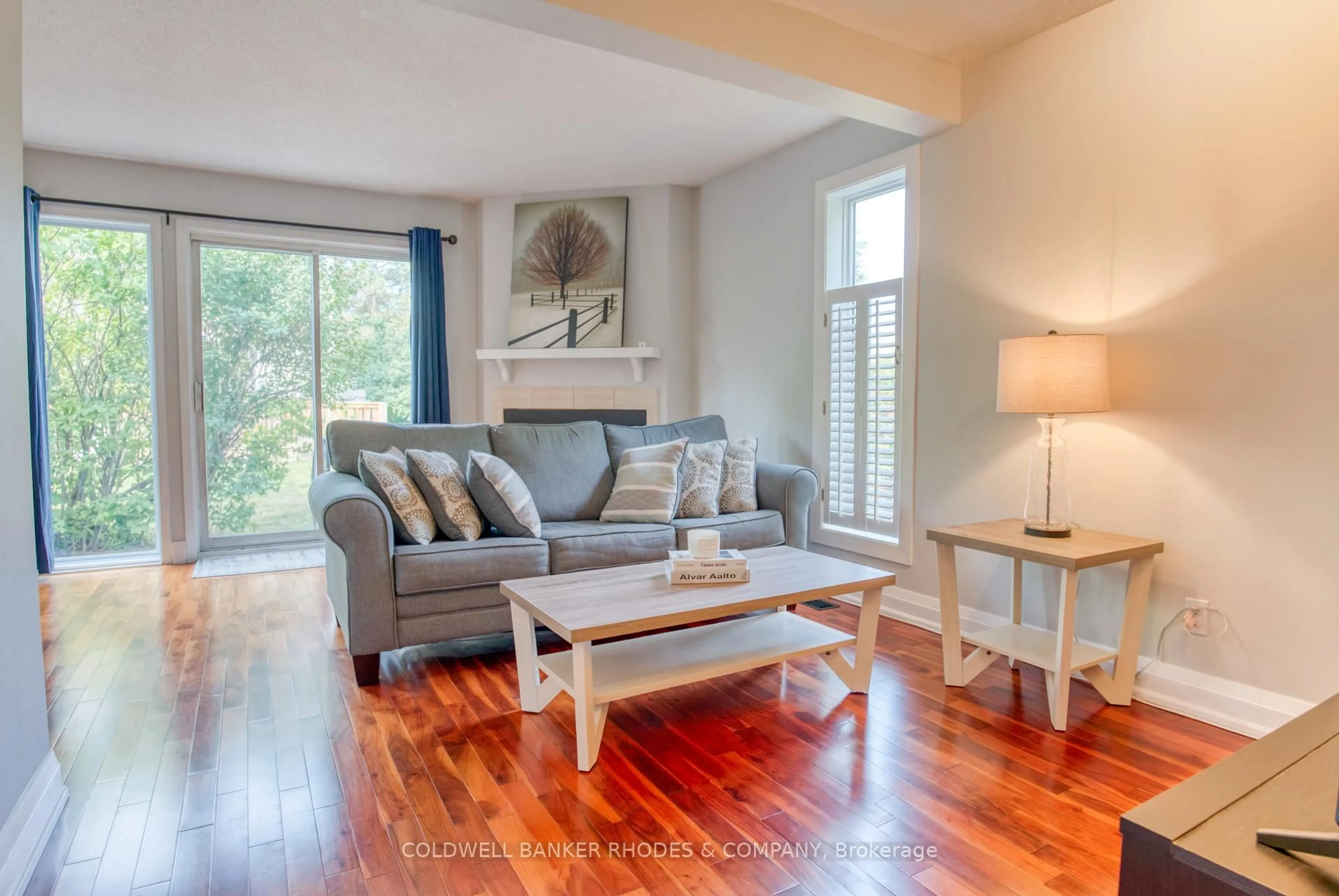 Living room with furniture, wood/laminate floor for 2 Saxton Private, Ottawa Ontario K2H 9P2