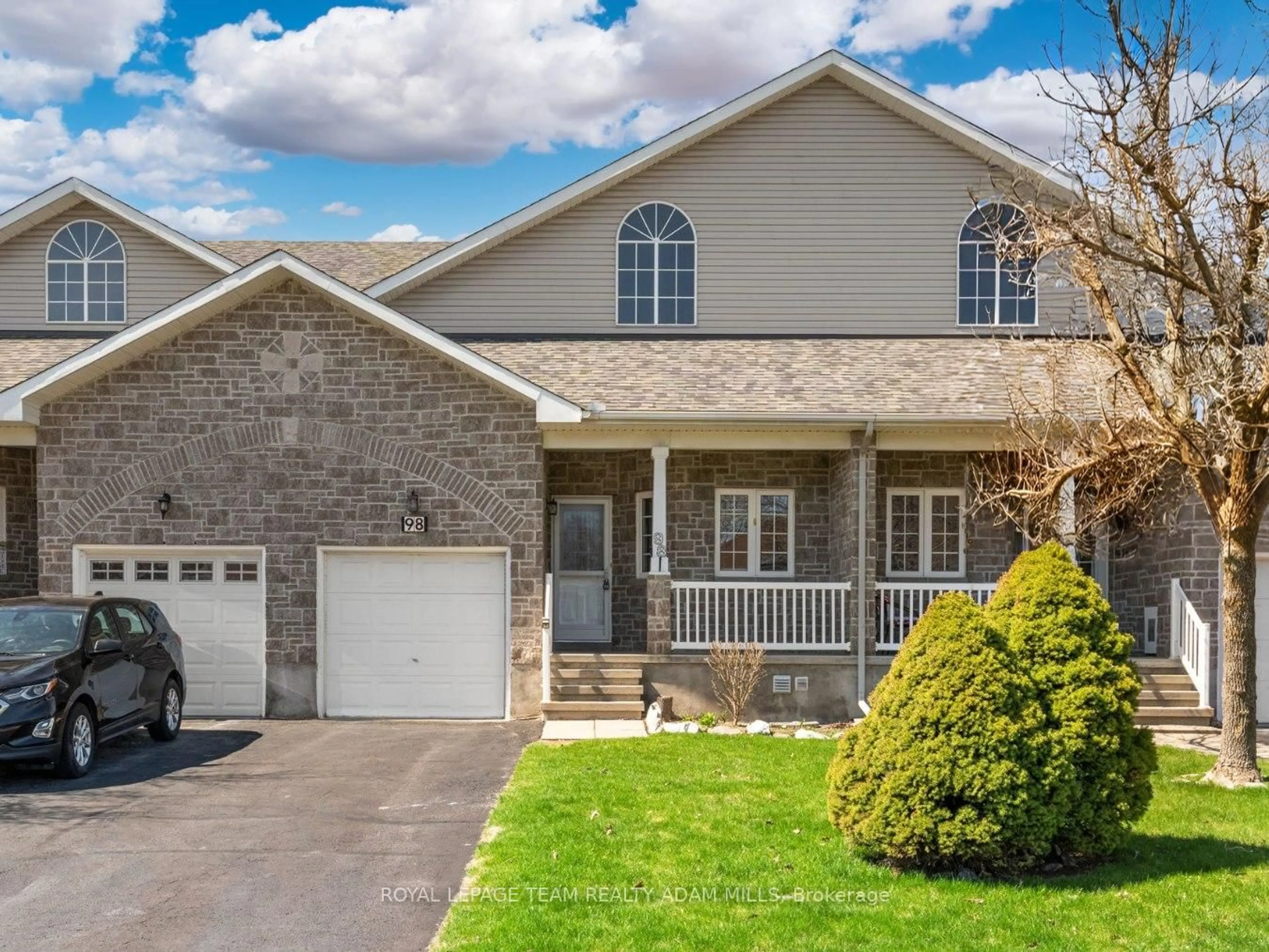 Home with vinyl exterior material, street for 98 Patterson Cres, Carleton Place Ontario K7C 4P3