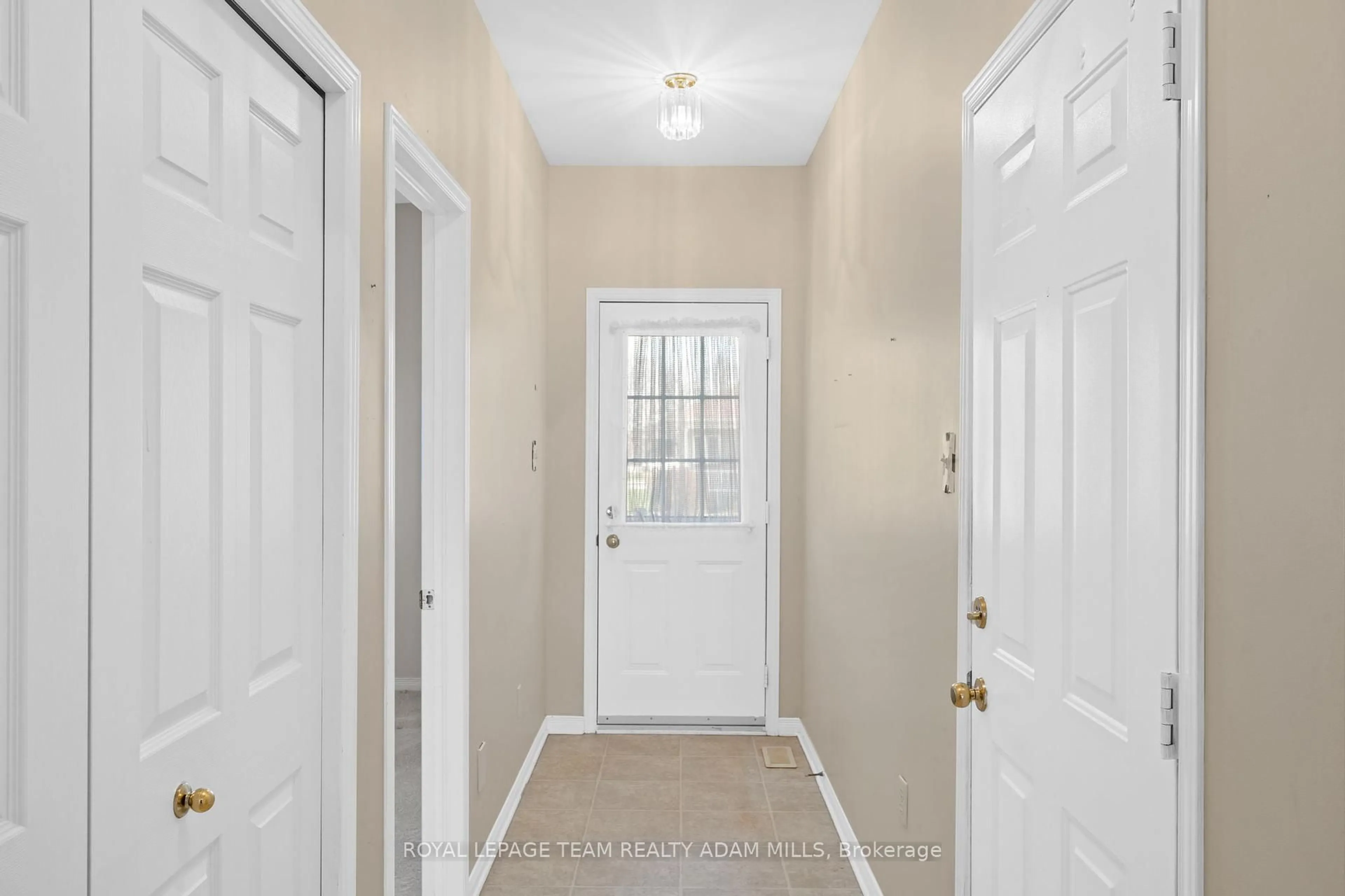 Indoor entryway for 98 Patterson Cres, Carleton Place Ontario K7C 4P3