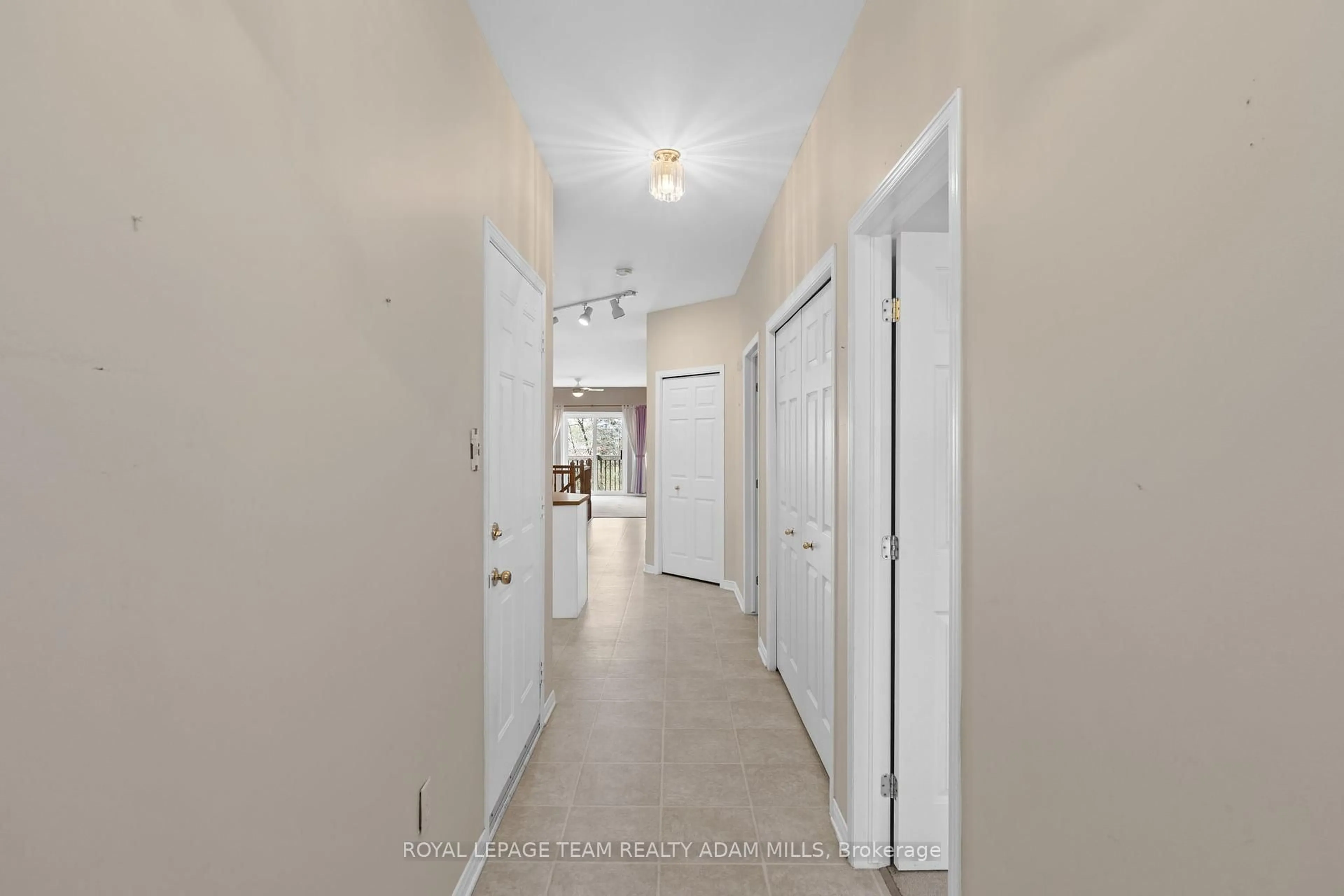 Indoor entryway for 98 Patterson Cres, Carleton Place Ontario K7C 4P3