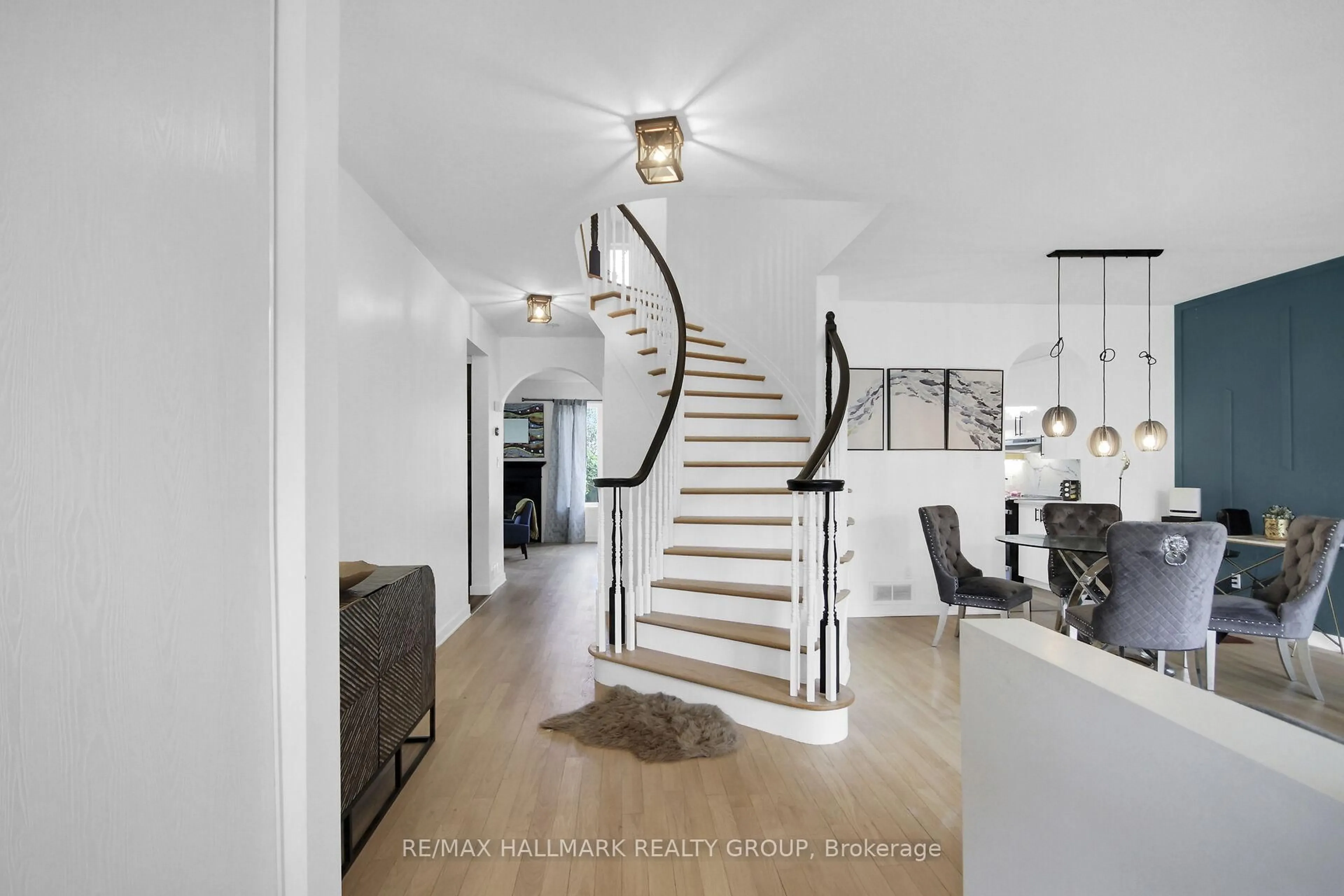 Stairs for 206 Annapolis Circ, Ottawa Ontario K1V 1Y9