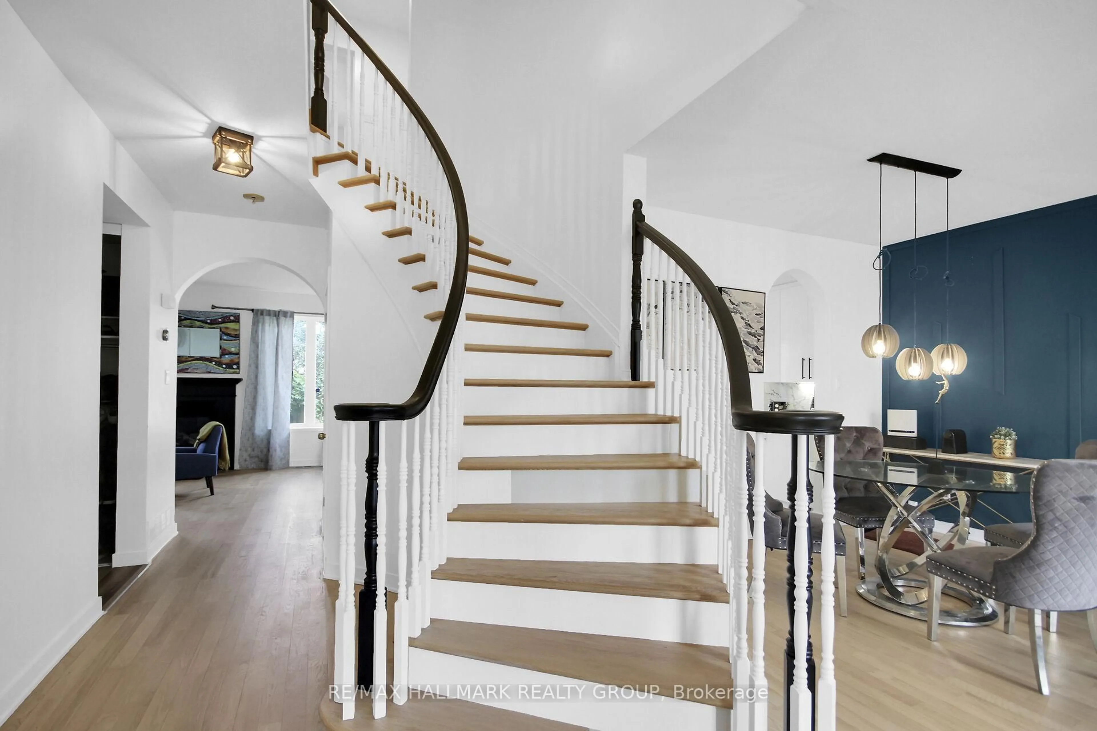 Stairs for 206 Annapolis Circ, Ottawa Ontario K1V 1Y9