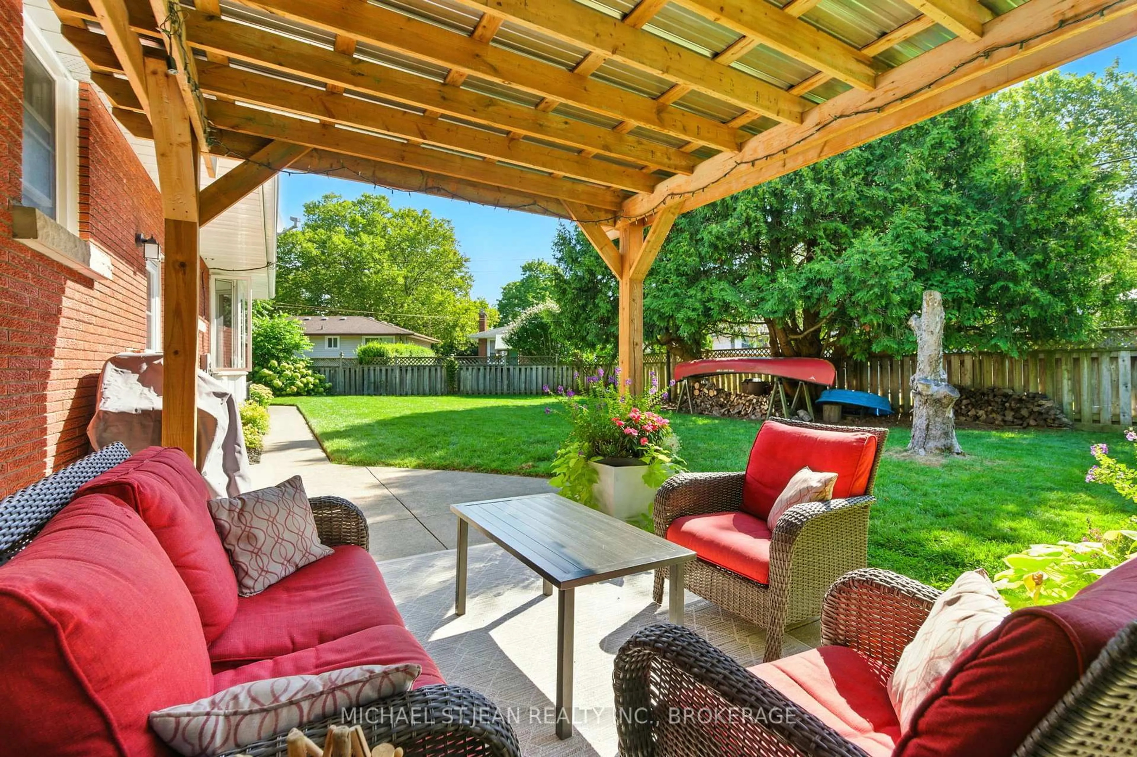 Patio, street for 7 Oswald Ave, St. Catharines Ontario L2M 2Z1