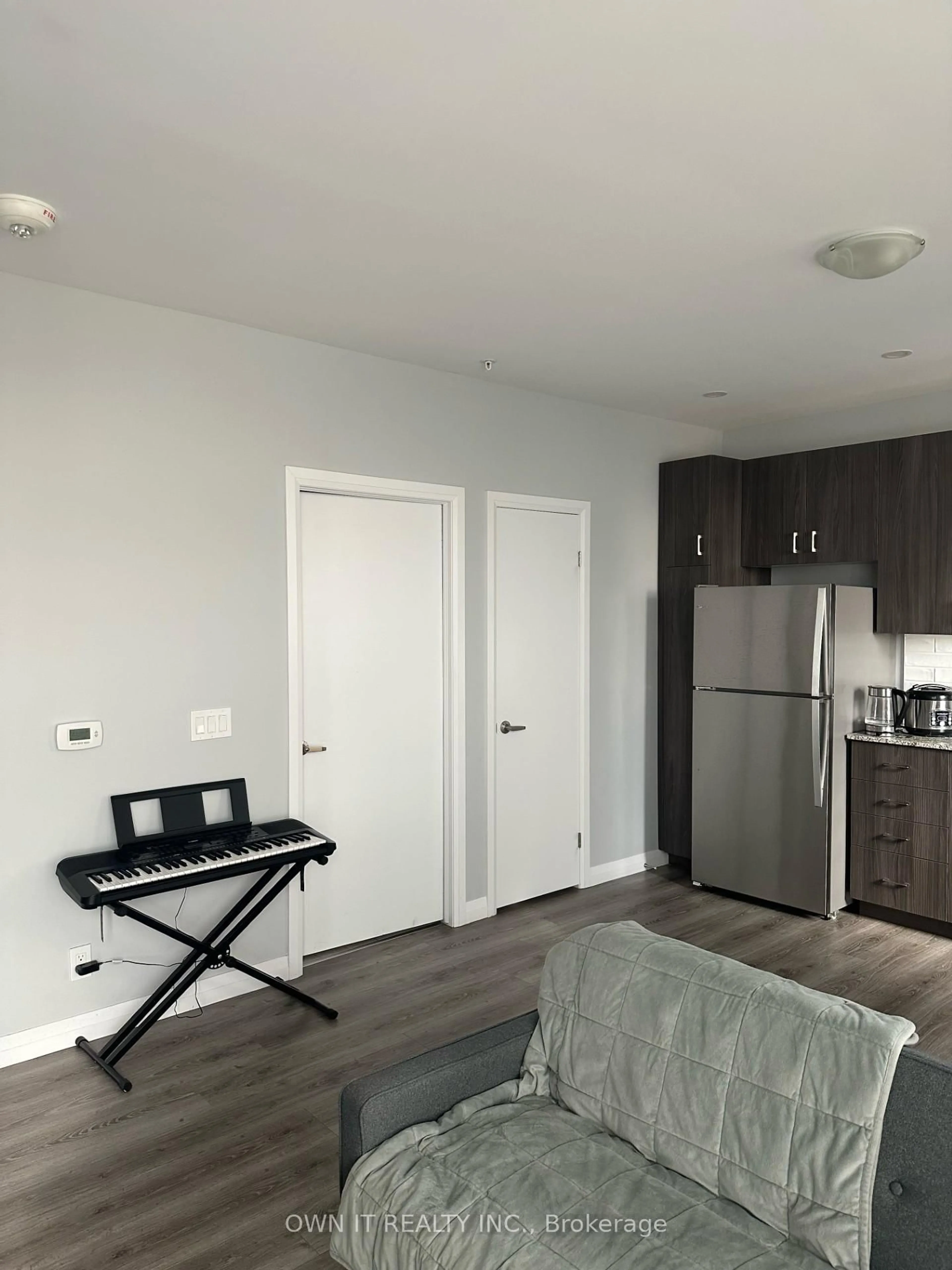 A pic of a room for 104 Garment St, Kitchener Ontario N2G 0C8