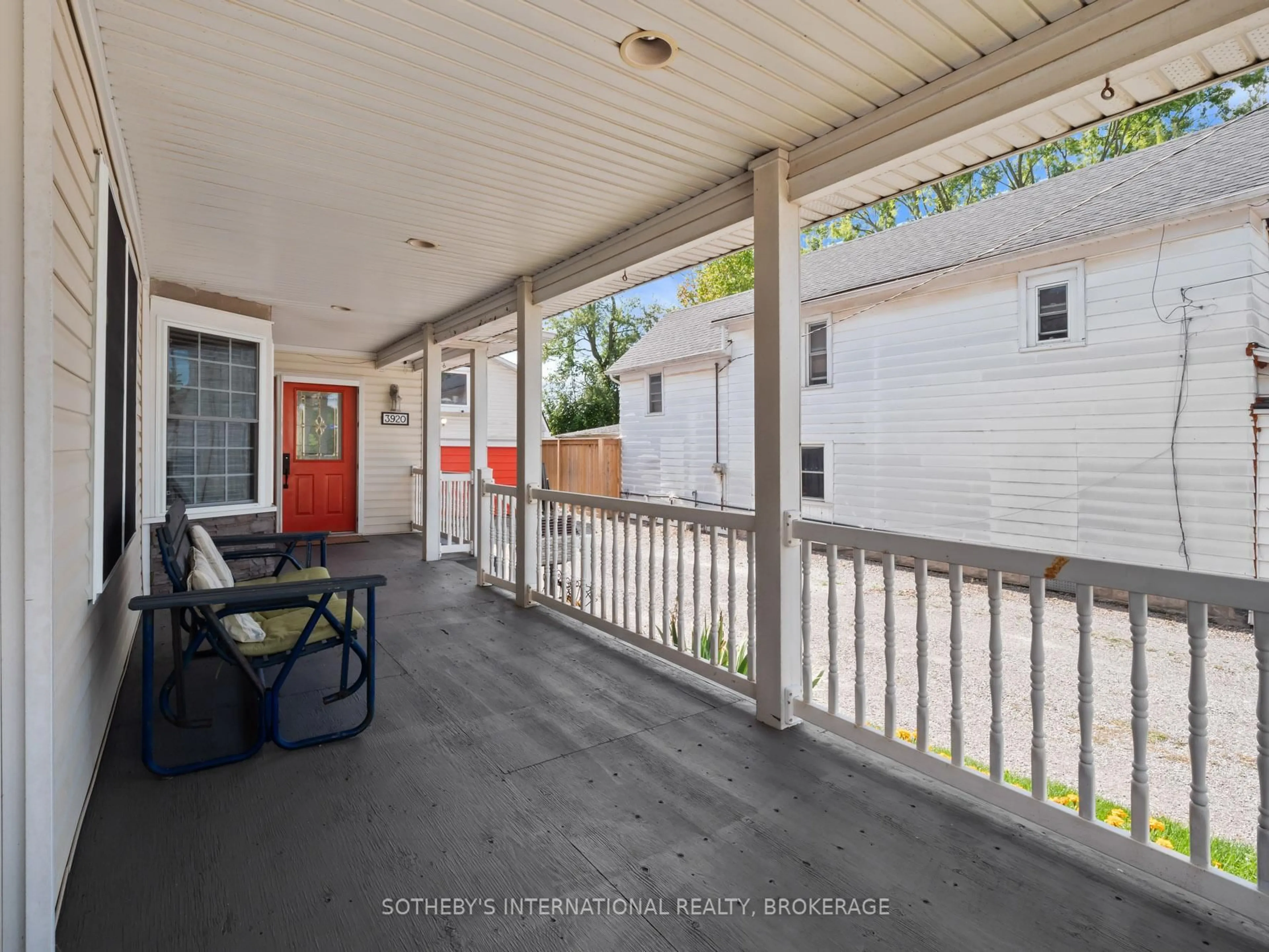 Patio, street for 3920 Main St, Niagara Falls Ontario L2G 6B6